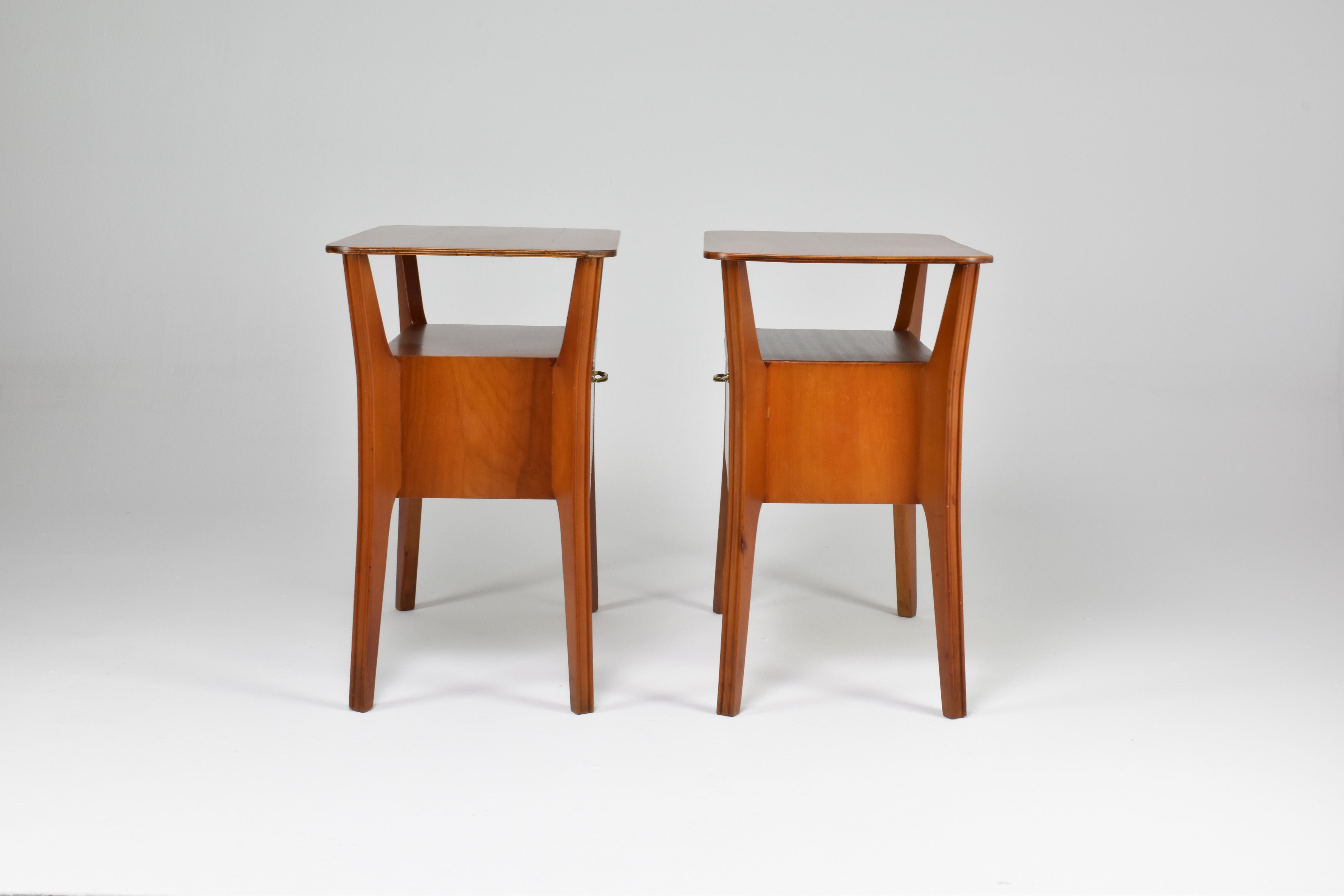 Pair of Italian Maple Nightstands Attributed to Gio Ponti for Cantu, 1950s In Good Condition For Sale In Paris, FR