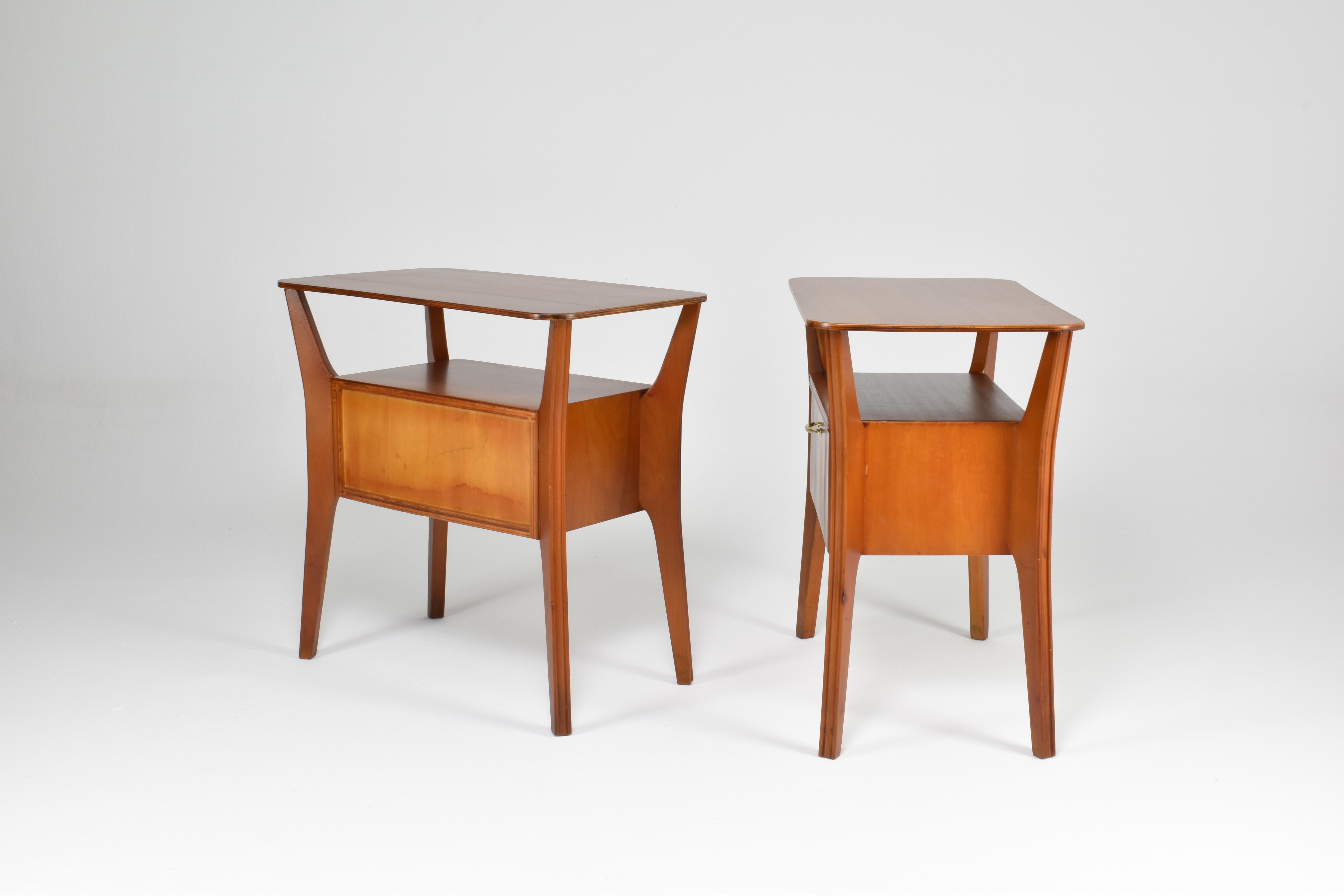 Mid-20th Century Pair of Italian Maple Nightstands Attributed to Gio Ponti for Cantu, 1950s For Sale