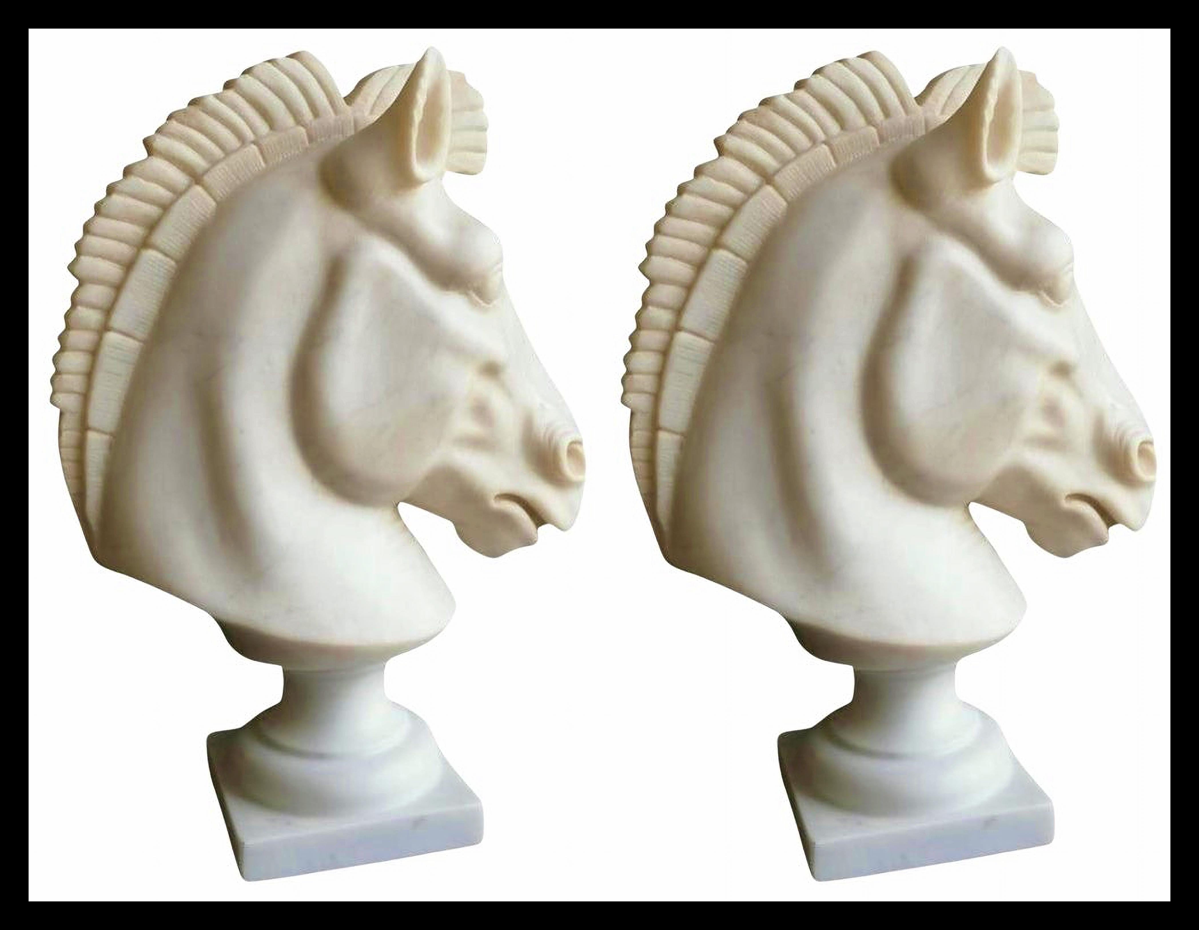 Paar italienische Carrara-Skulpturen aus Marmor „Horse Head“ aus dem 20. Jahrhundert, H: 40 cm im Zustand „Gut“ im Angebot in Madrid, ES