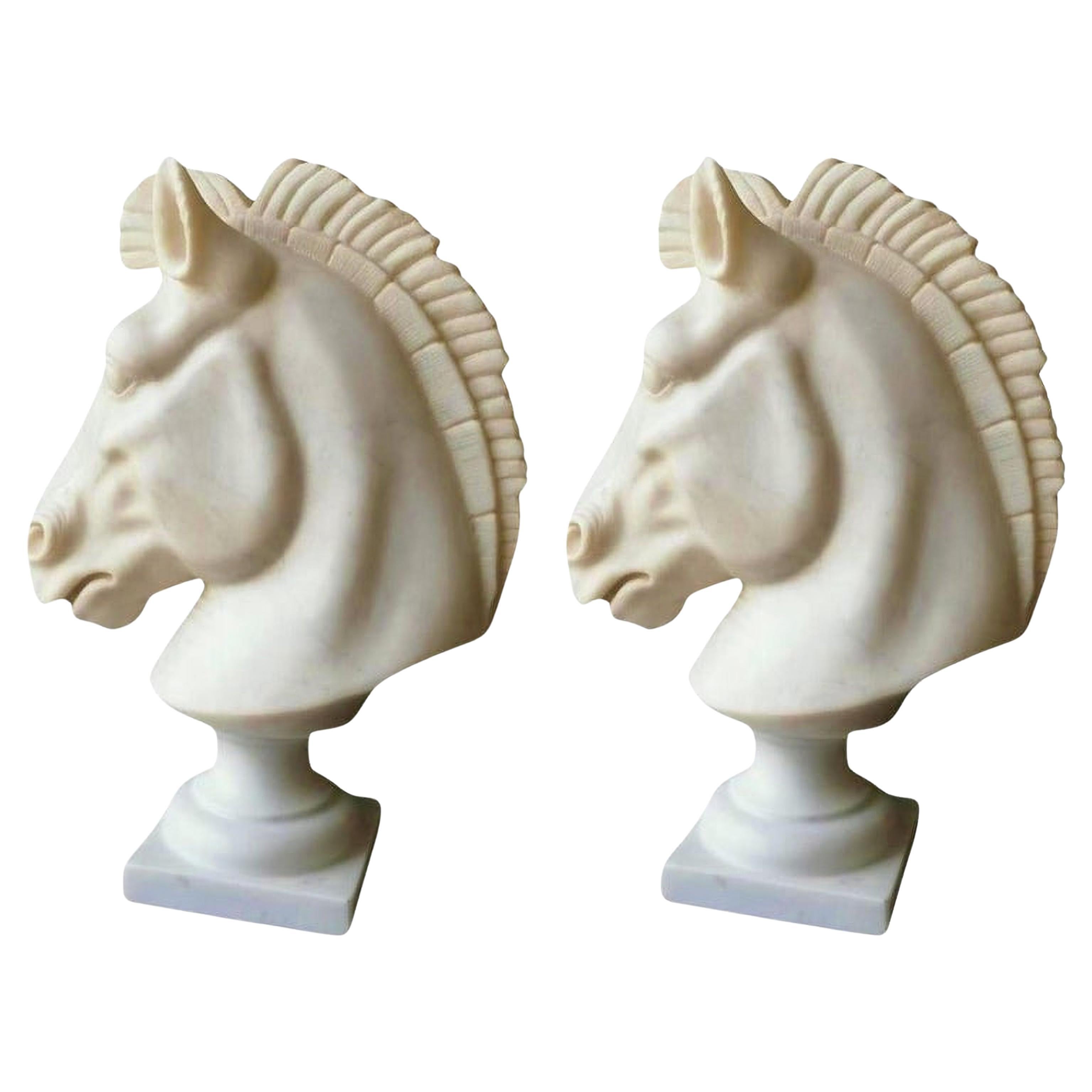 Pair of Italian Marble Carrara Sculpture "Horse Head" 20th Century H: 40cm im Angebot