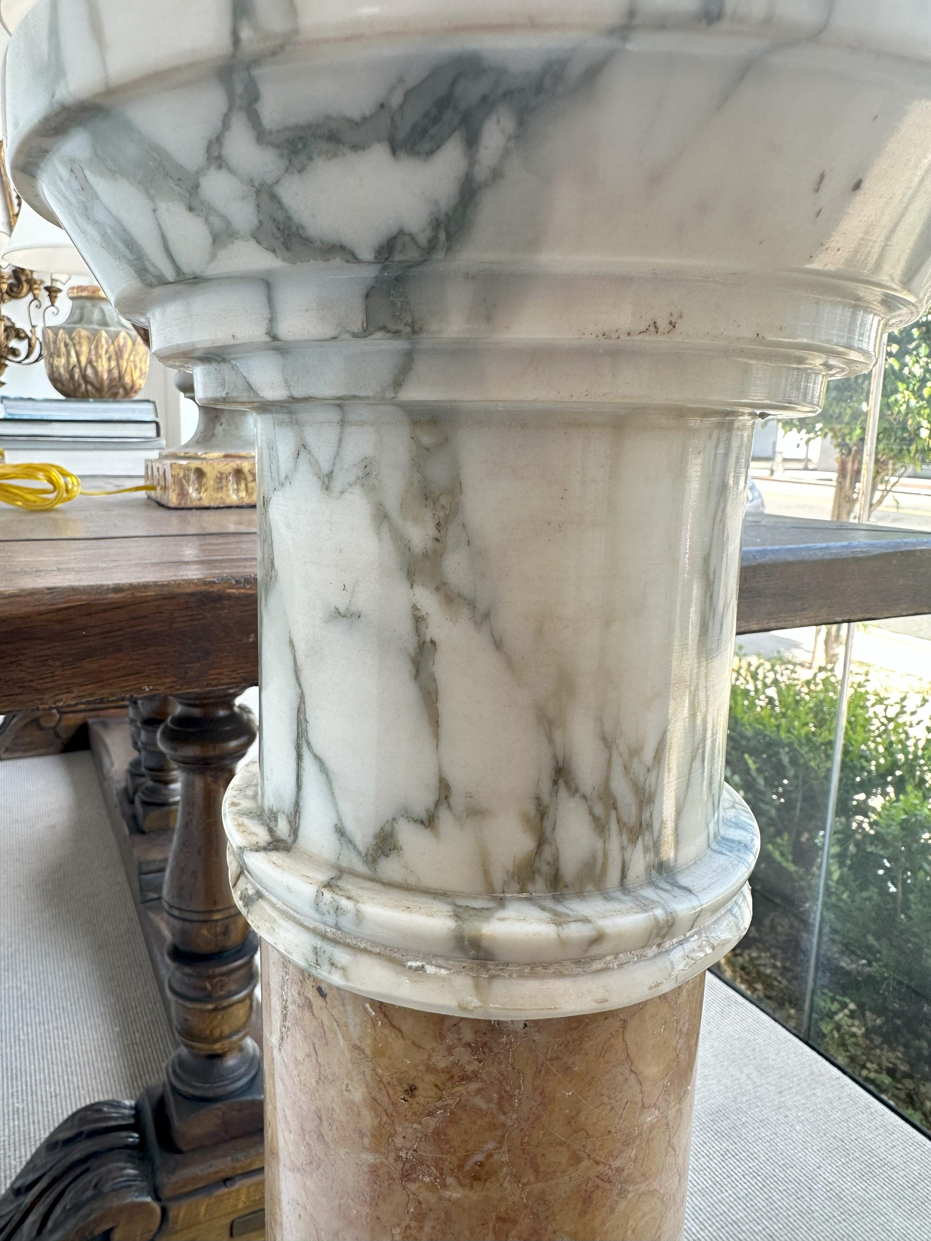 Paar italienische Marmorsäulen-Säulen (19. Jahrhundert) im Angebot