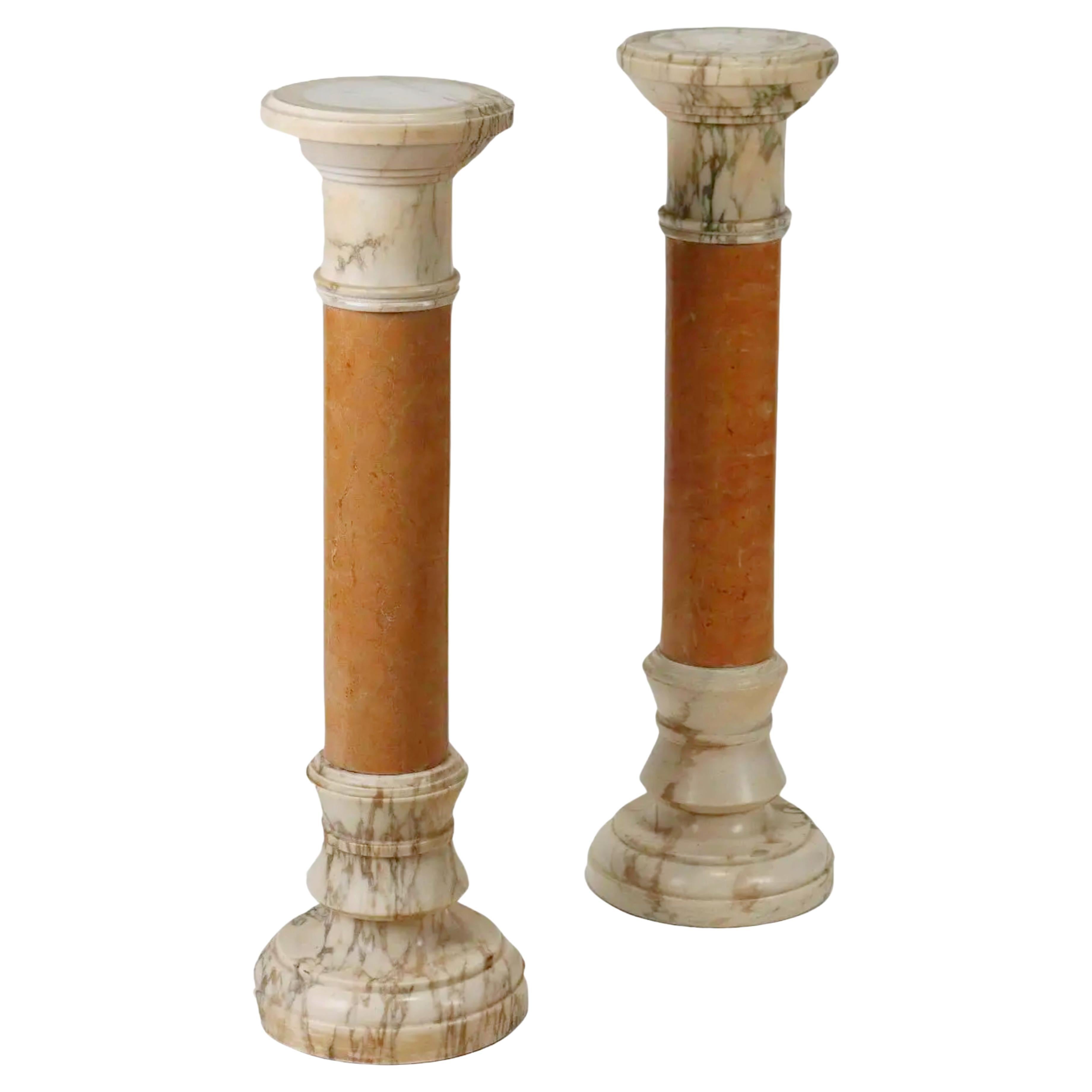 Paar italienische Marmorsäulen-Säulen im Angebot