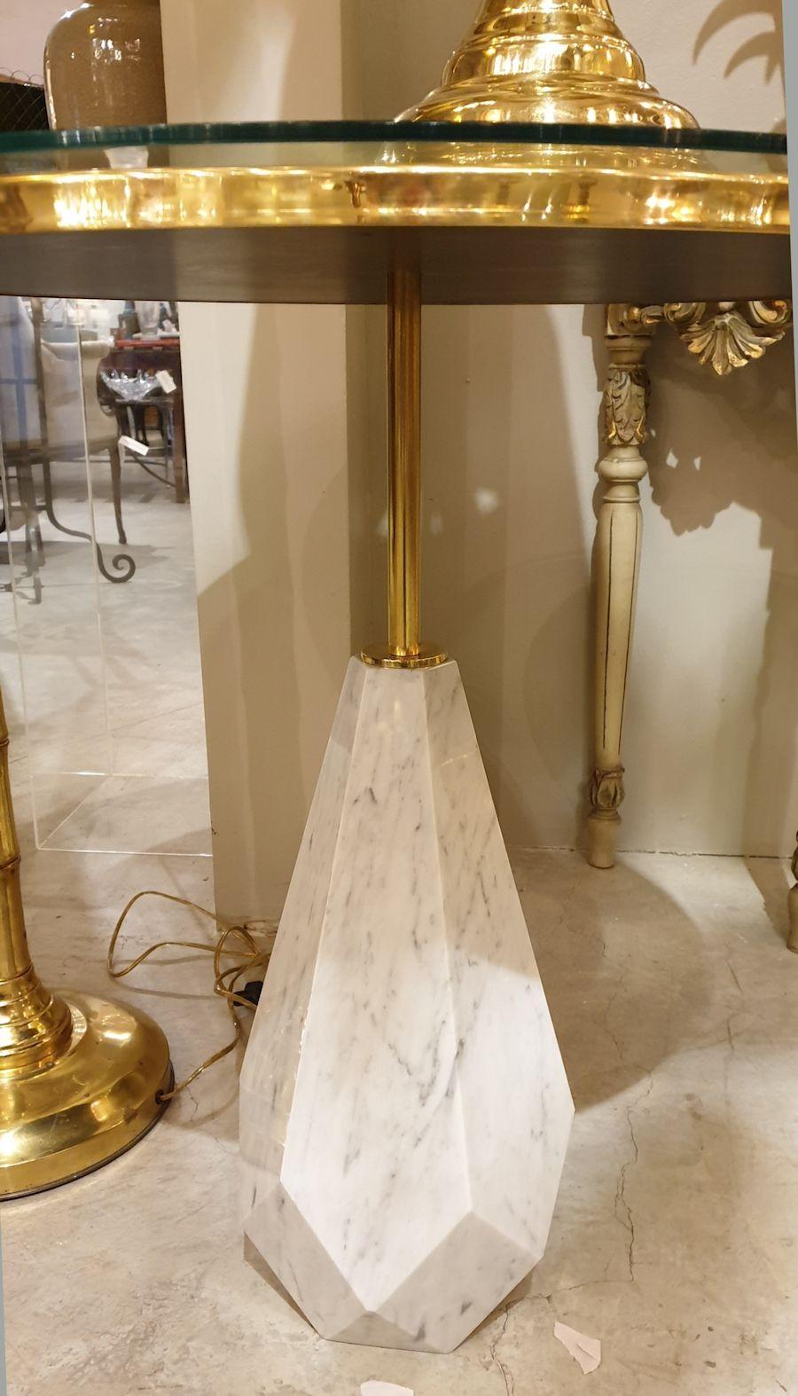 Pareja de mesas auxiliares italianas de mármol en Excelente estado para la venta en Dallas, TX