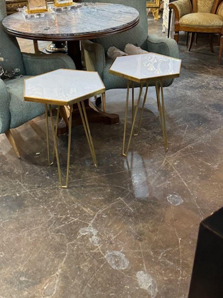 Paire de tables hexagonales italiennes à plateau en marbre en vente 1