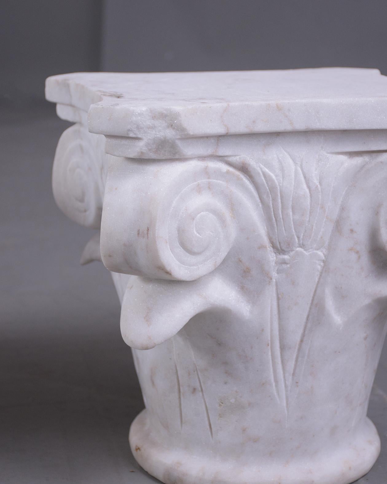 Pair of Italian Marble Urns In Good Condition In Los Angeles, CA