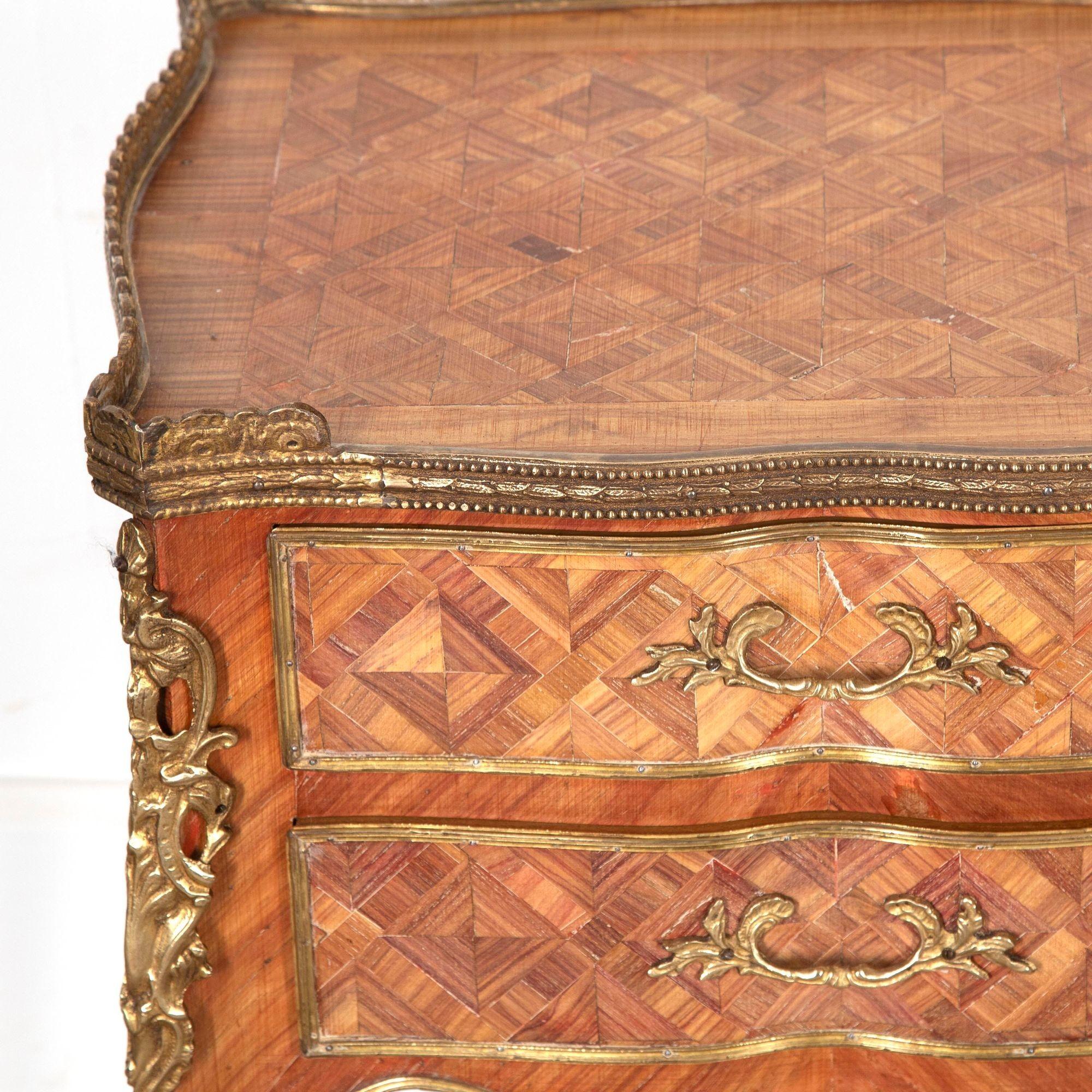 Pair of Italian Marquetry Bedside Tables For Sale 1