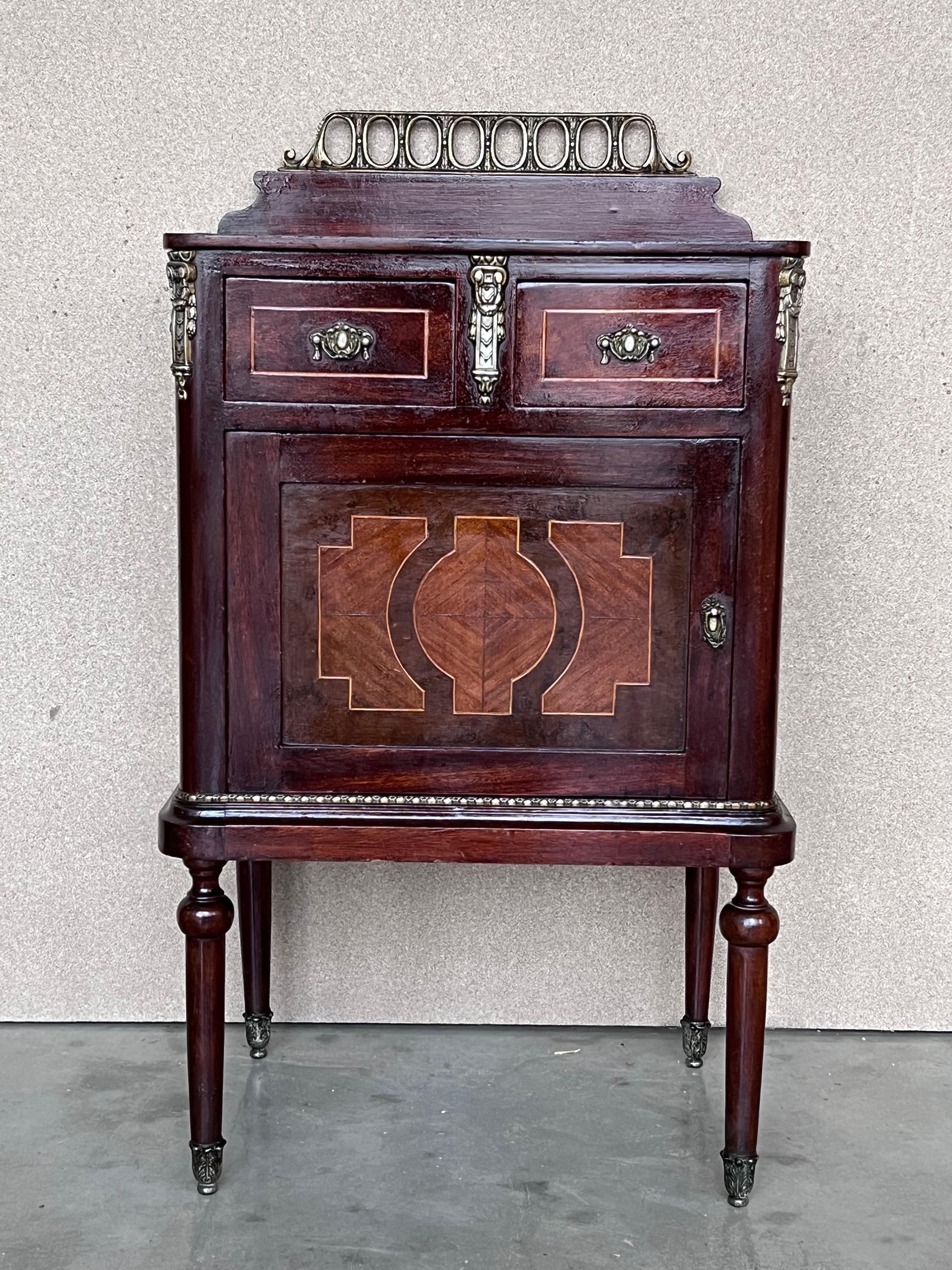 Pair of Italian Marquetry Nightstands with Bronze Crest, drawers and doors In Good Condition For Sale In Miami, FL