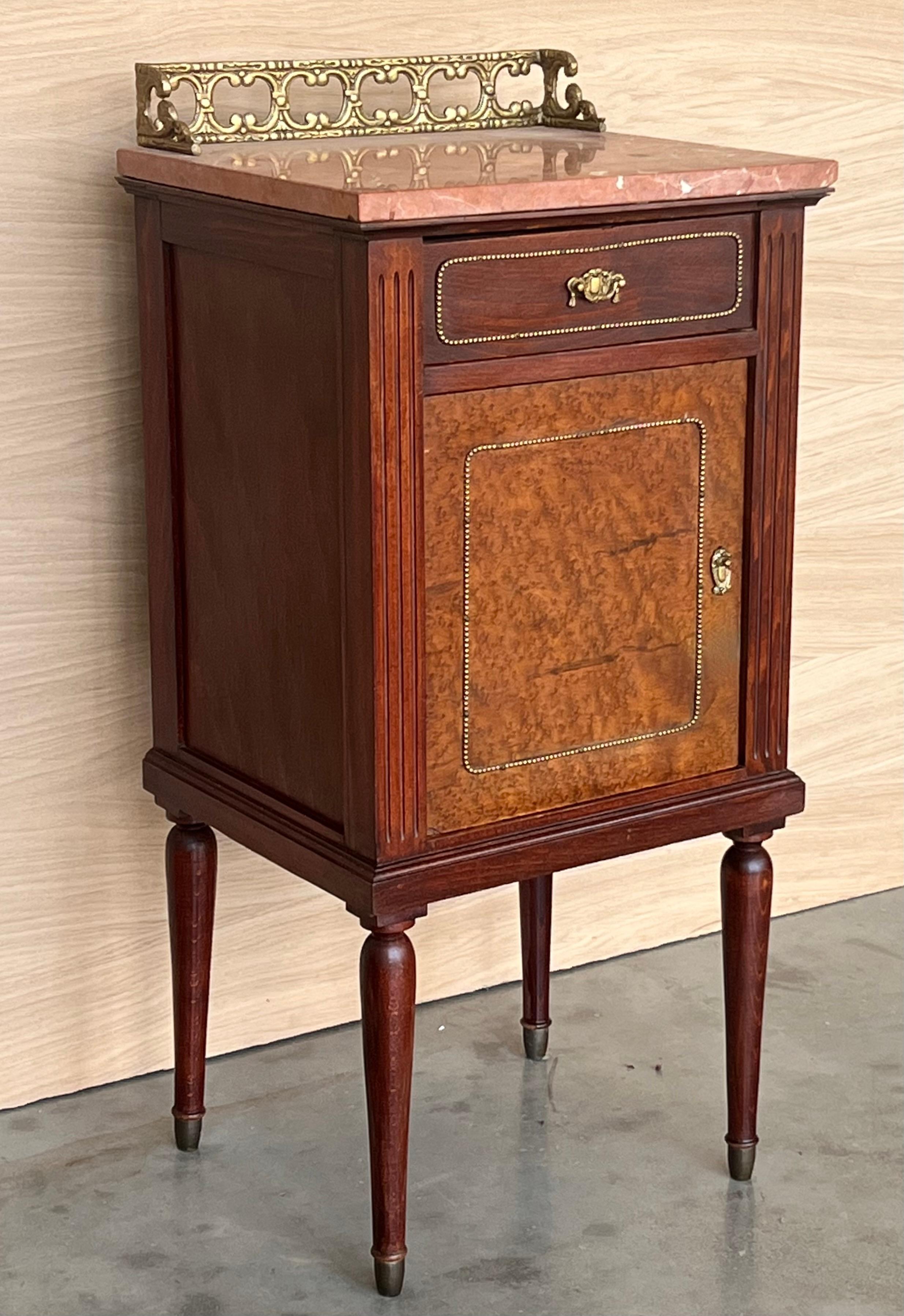 Pair of Italian Marquetry Nightstands with Bronze Crest, drawers and doors In Good Condition For Sale In Miami, FL