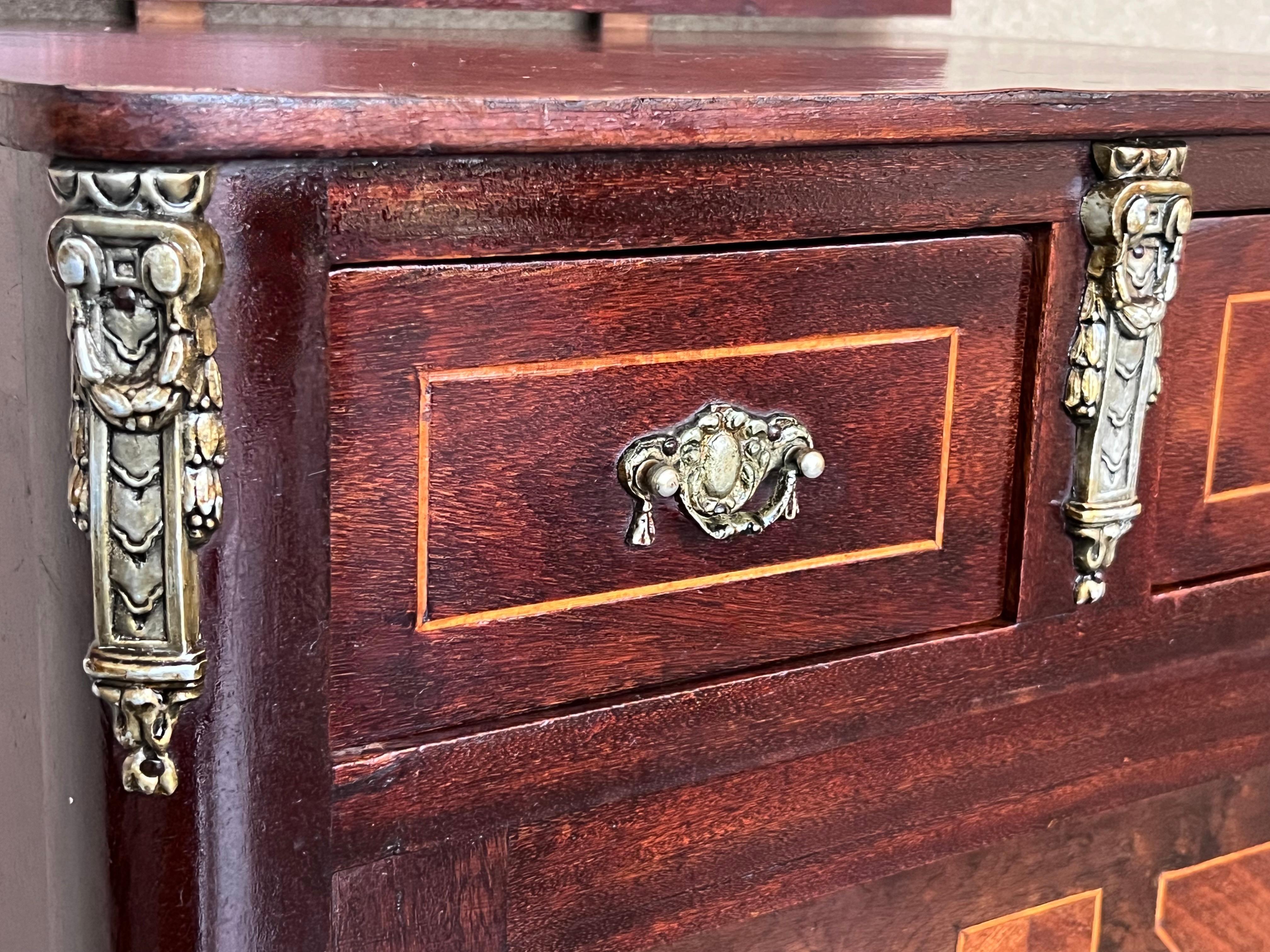 Pair of Italian Marquetry Nightstands with Bronze Crest, drawers and doors For Sale 3