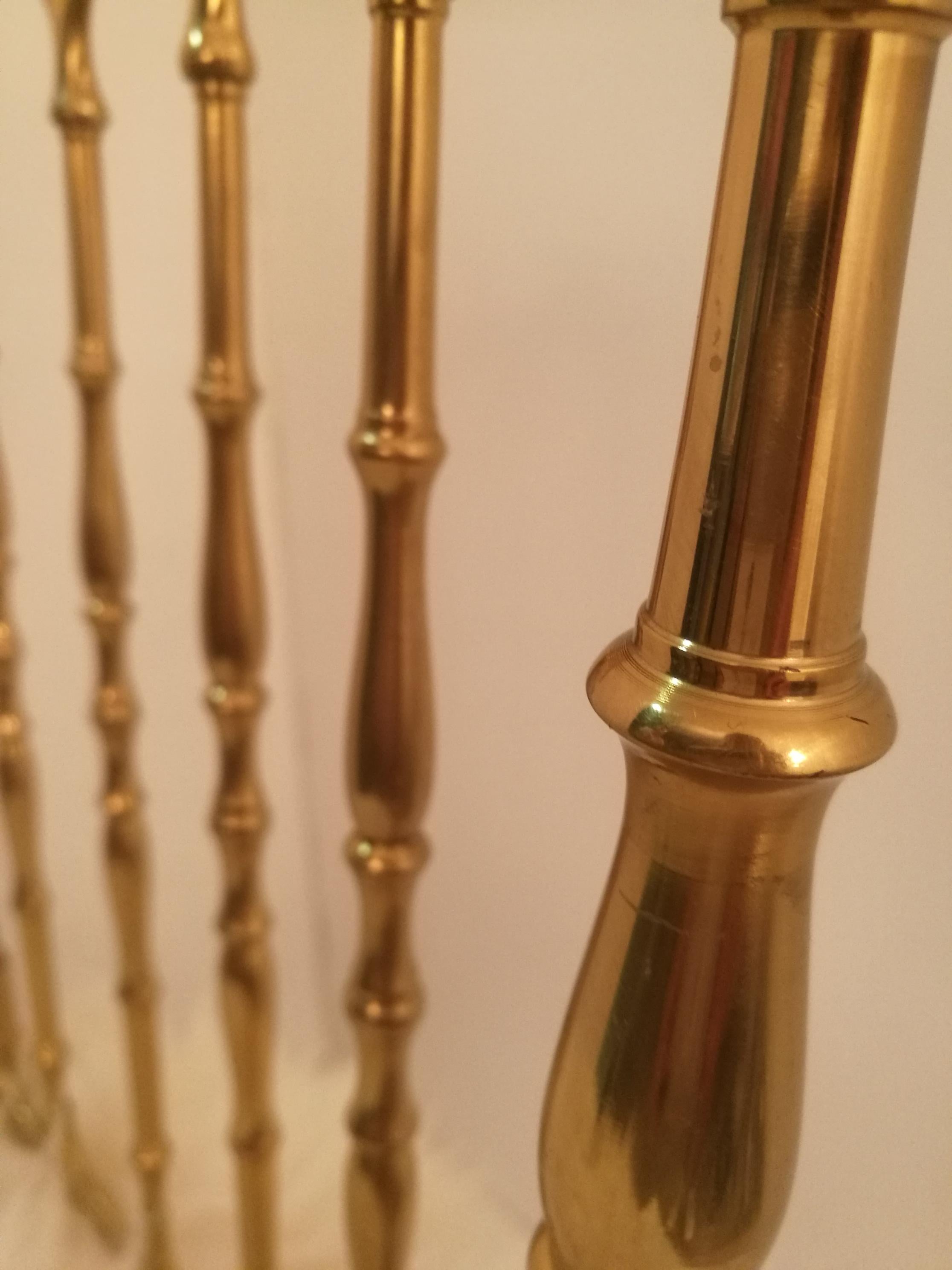Paire de chaises italiennes massives en laiton par Chiavari, tapisserie Iceland Wol en vente 1