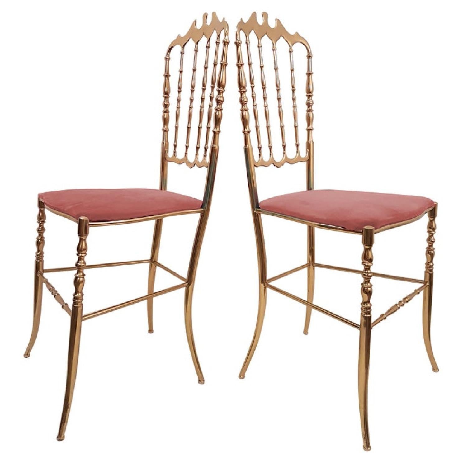Pair of refined Italian campanino classic Chiavari chairs, circa 1950s. Massive brass with upholstered with pink velvet.

In very good condition. We are able, to reupholster these chairs in any type of fabric. The professional and experienced