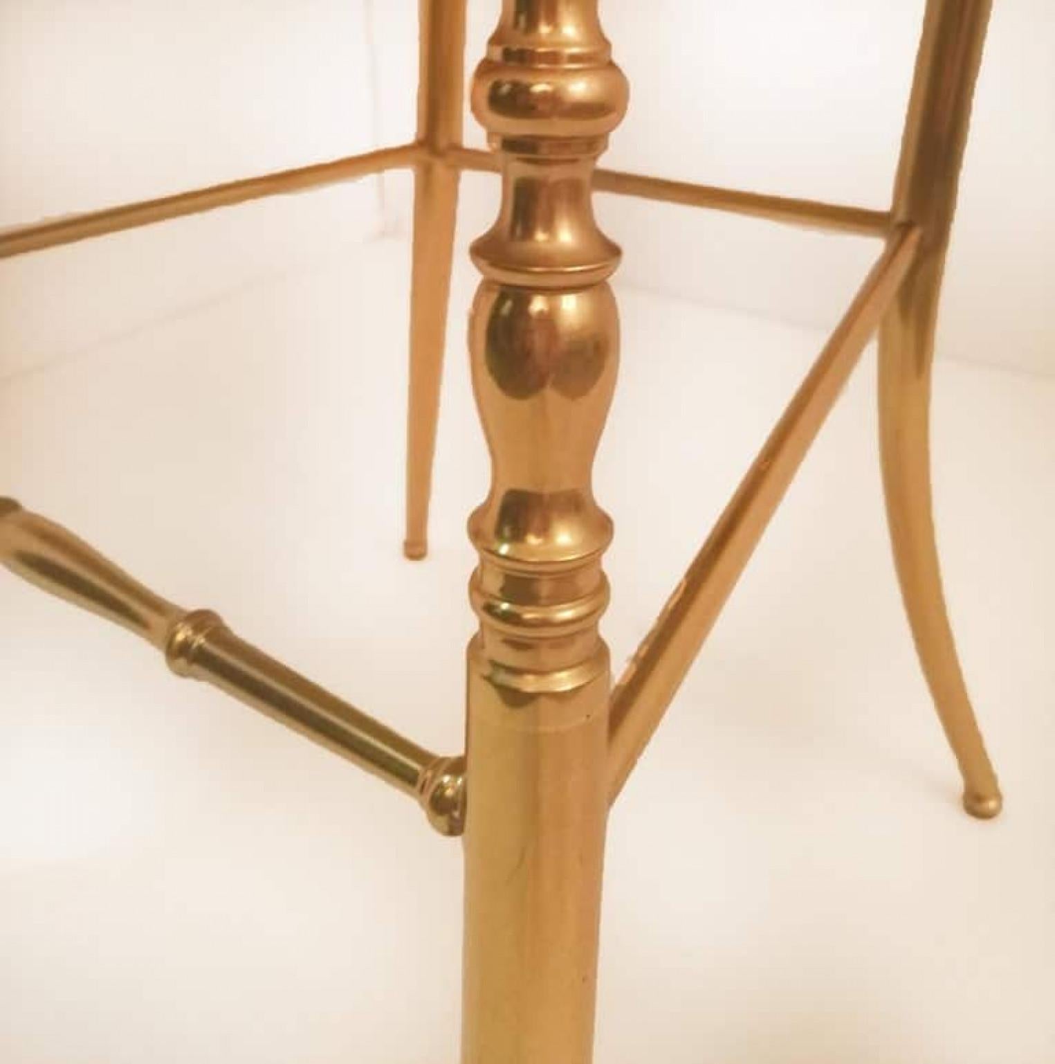 Italiano Coppia di sedie italiane in ottone massiccio di Chiavari, rivestimento in velluto rosa in vendita