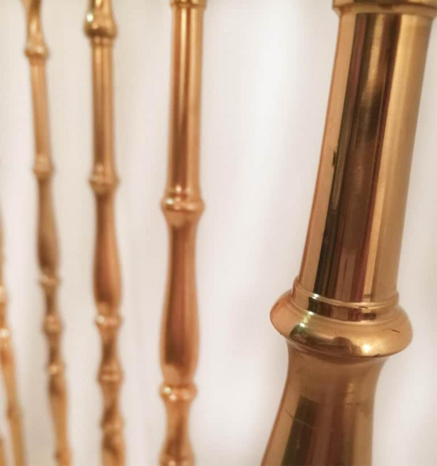 Altro Coppia di sedie italiane in ottone massiccio di Chiavari, rivestimento in velluto rosa in vendita