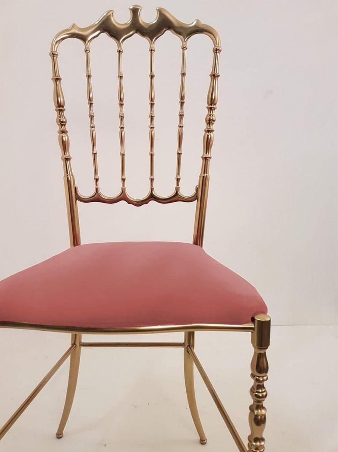 XX secolo Coppia di sedie italiane in ottone massiccio di Chiavari, rivestimento in velluto rosa in vendita