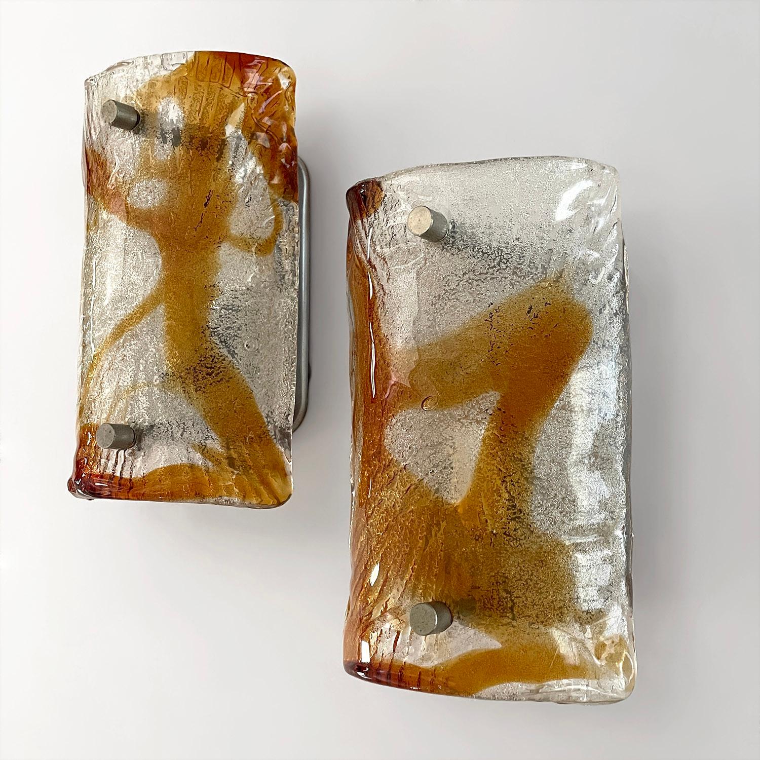 Pareja de apliques italianos de cristal de ámbar Mazzega Murano (recableados) en Bueno estado para la venta en Los Angeles, CA