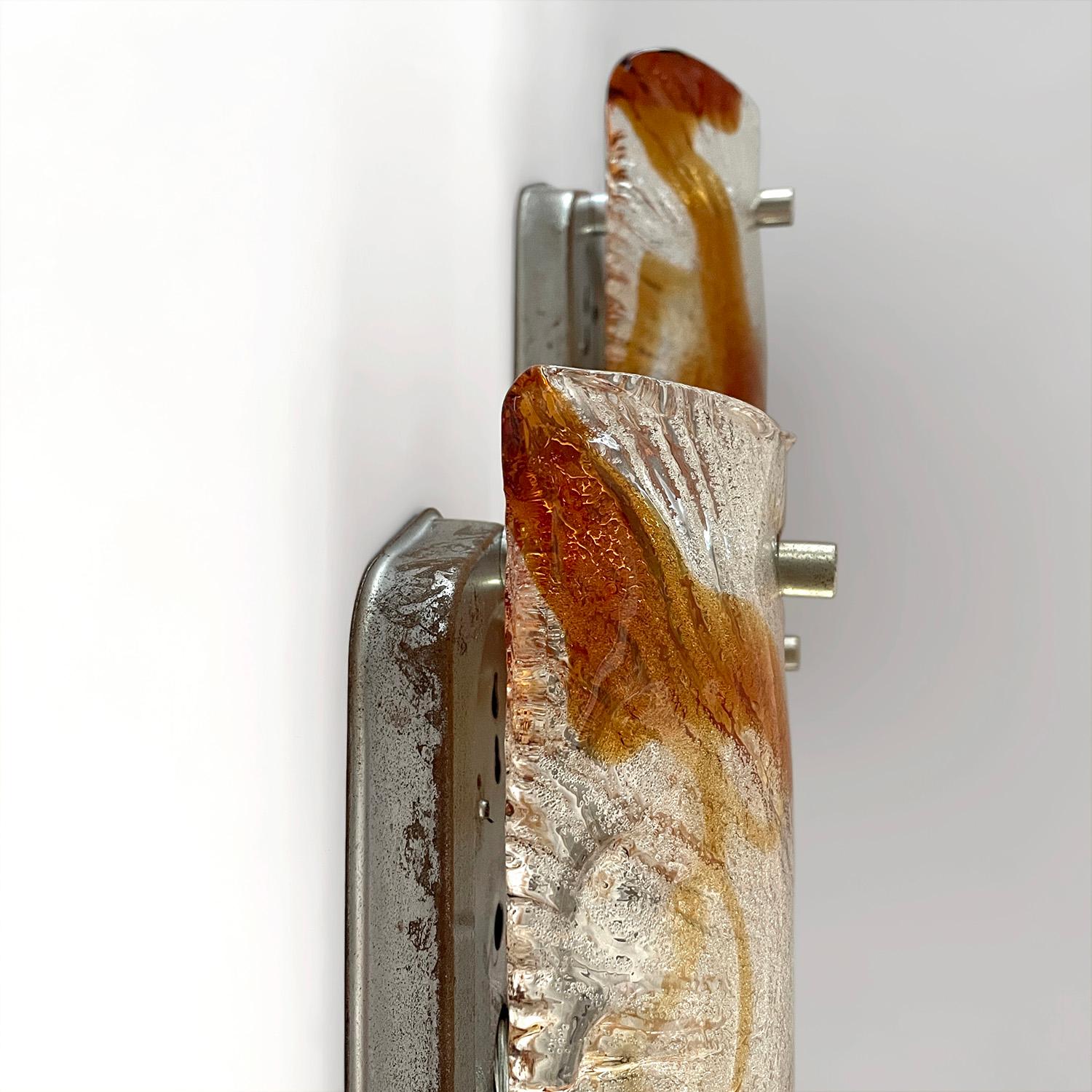 Pareja de apliques italianos de cristal de ámbar Mazzega Murano (recableados) en venta 1
