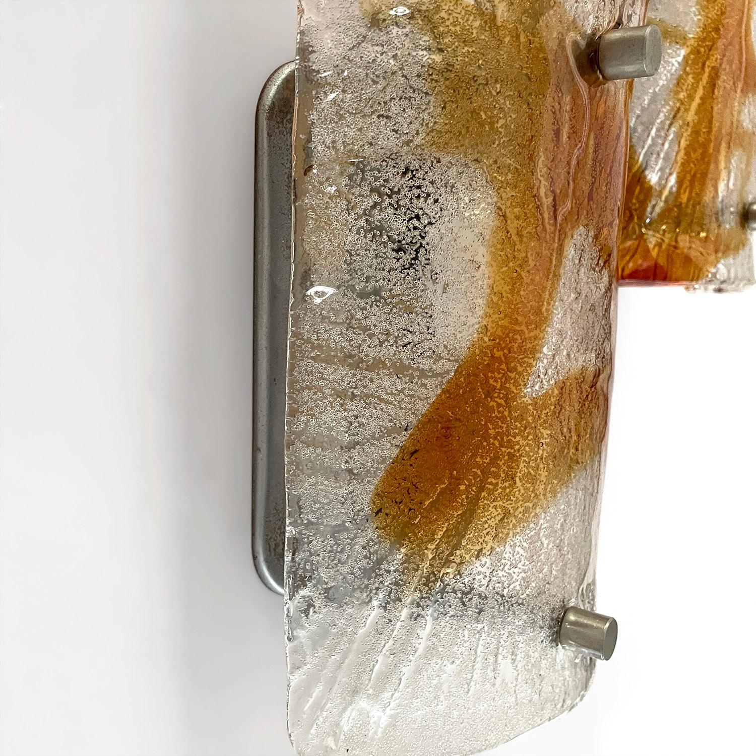 Pareja de apliques italianos de cristal de ámbar Mazzega Murano (recableados) en venta 3