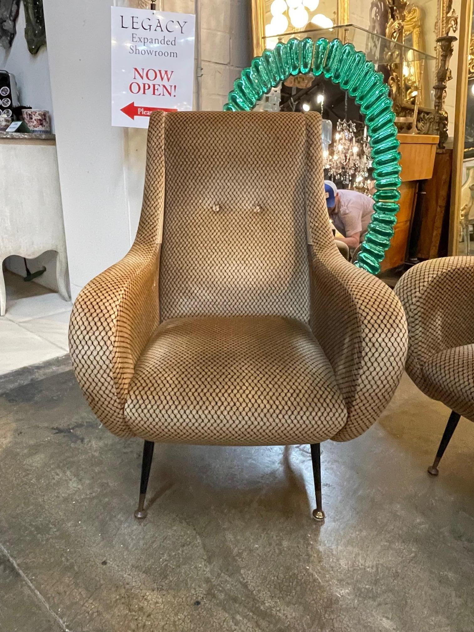 Milieu du XXe siècle Paire de fauteuils italiens MCM italiens en vente