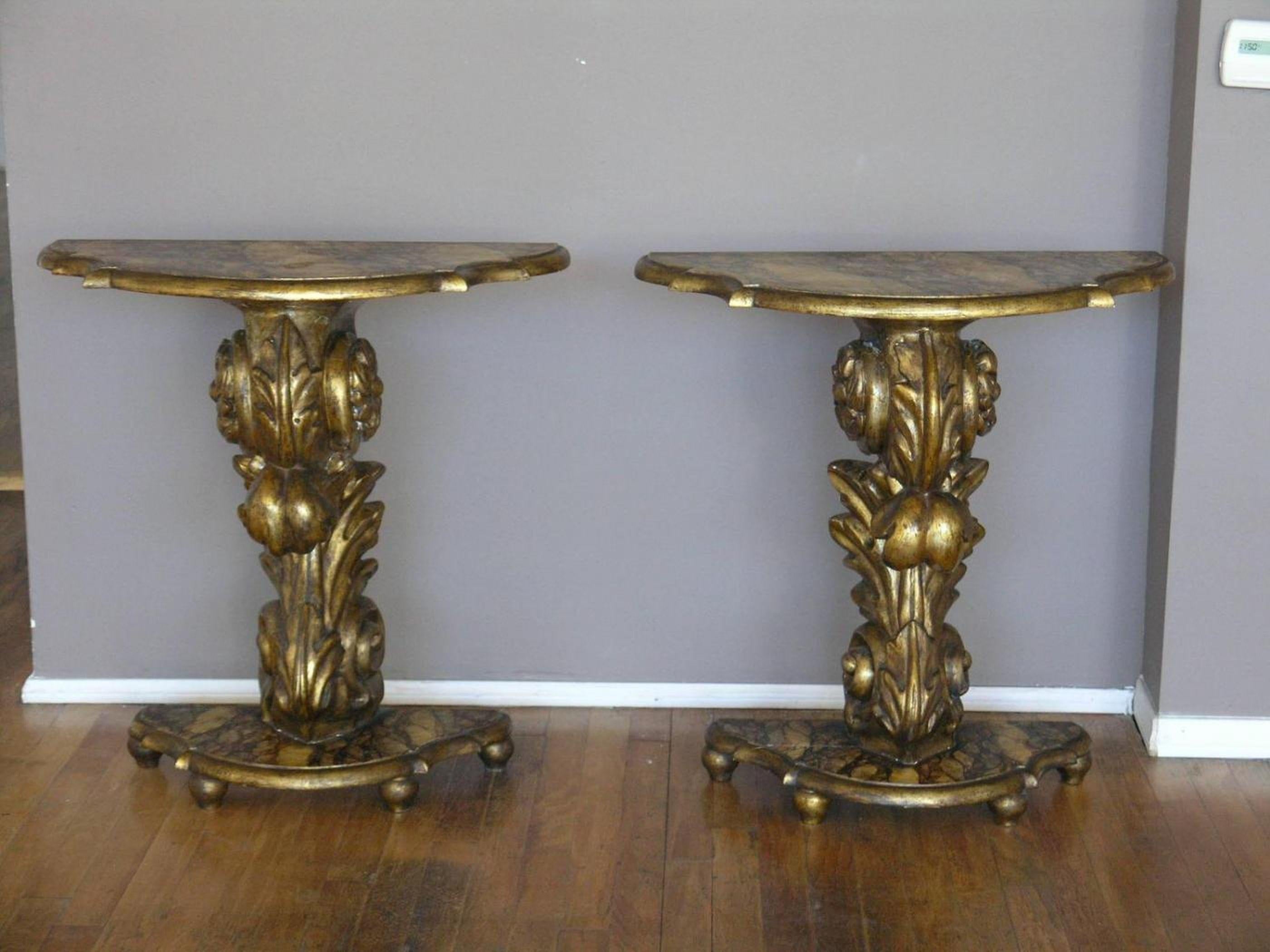Paar italienische Mekka-Giltwood-Konsolen (Italienisch) im Angebot