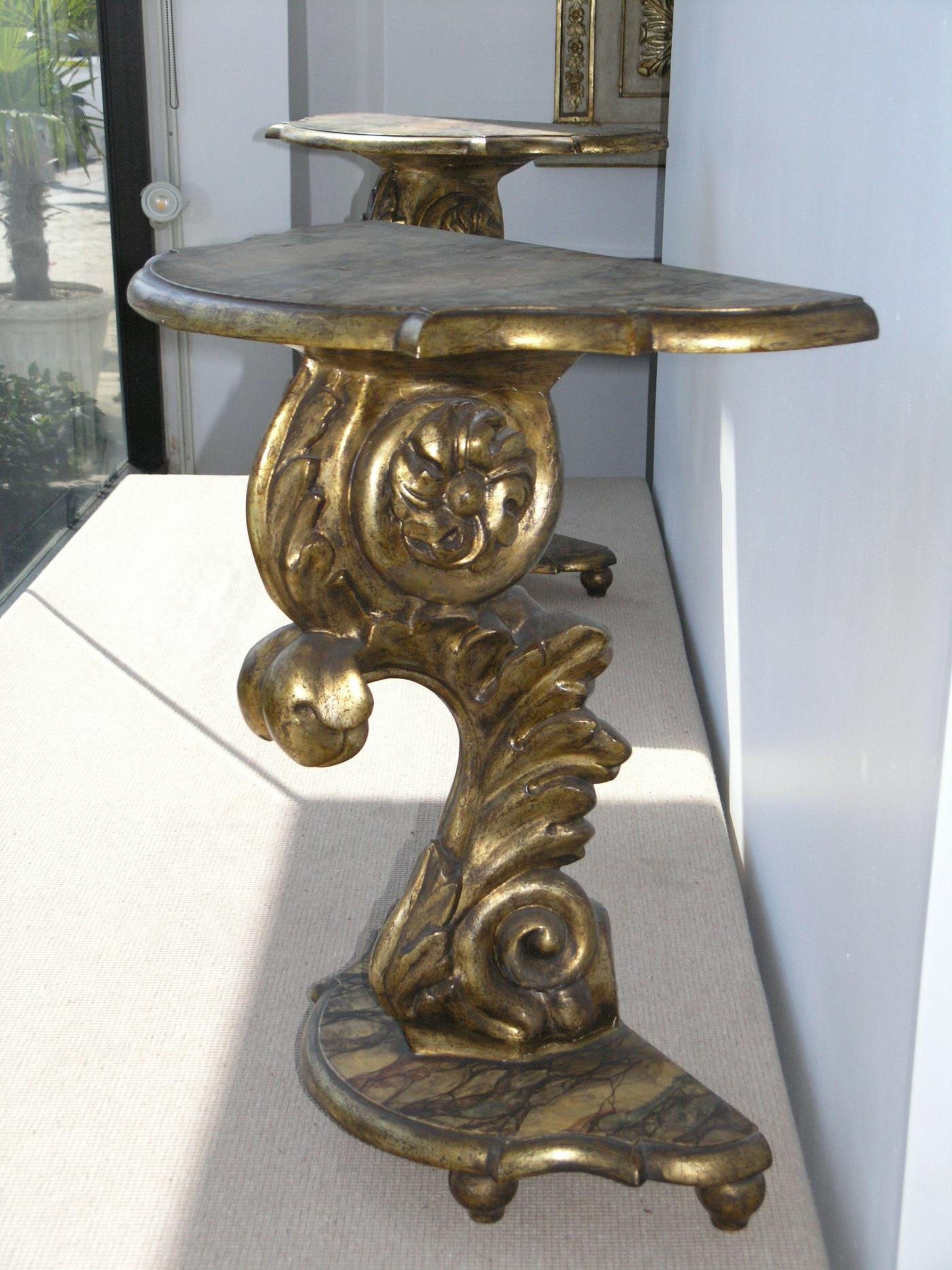 Paar italienische Mekka-Giltwood-Konsolen (19. Jahrhundert) im Angebot