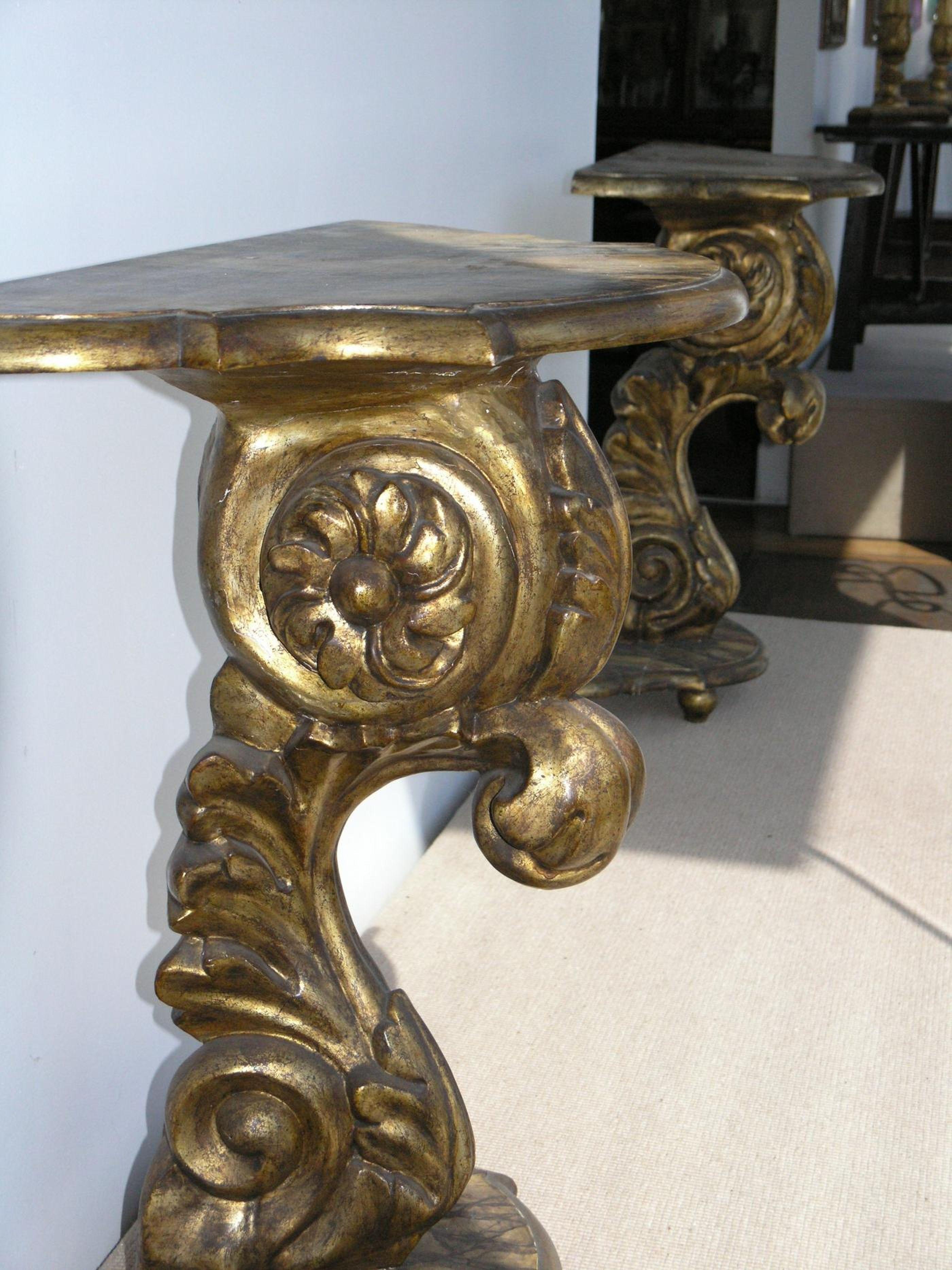 Paar italienische Mekka-Giltwood-Konsolen im Angebot 1