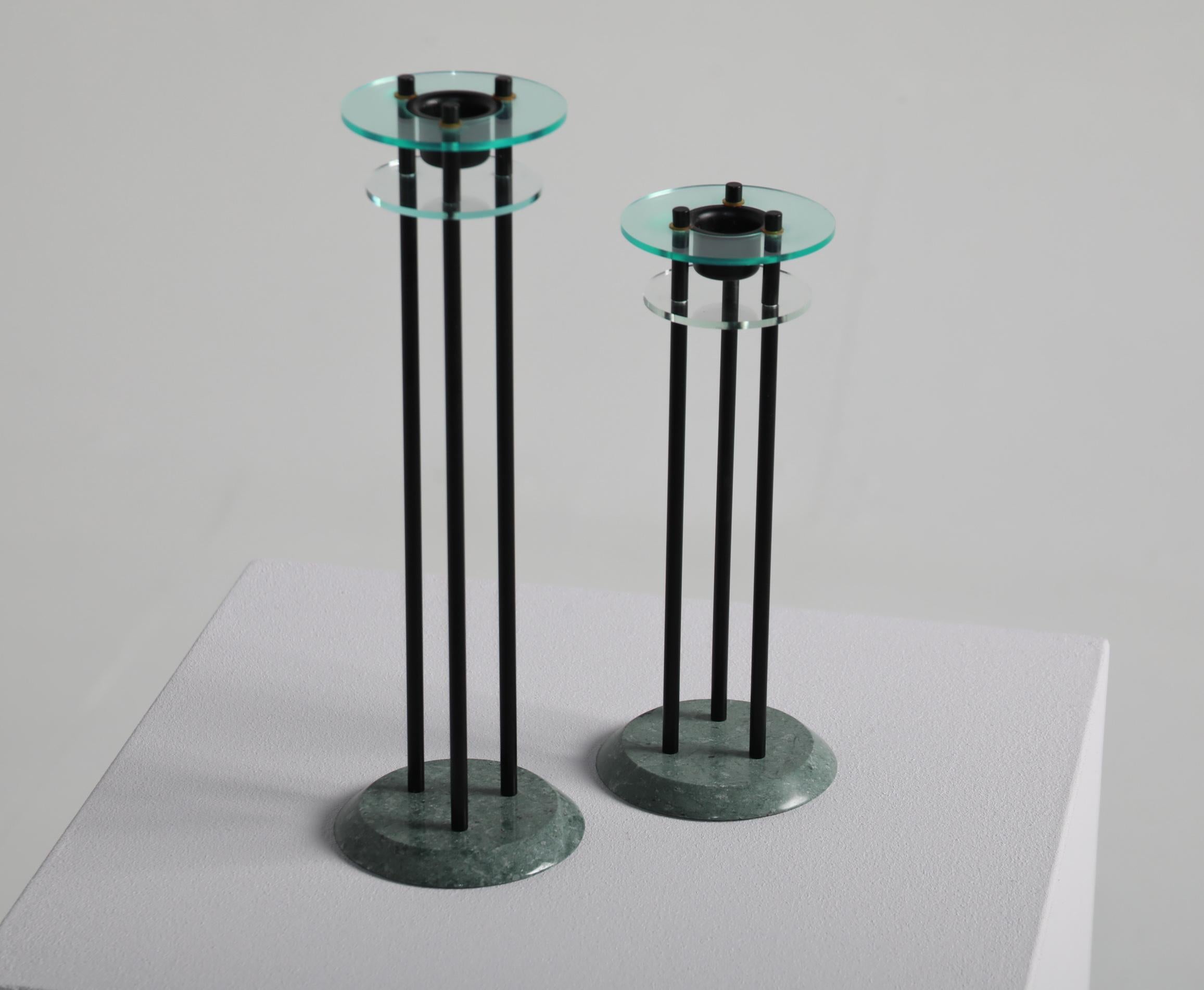 Postmoderno Coppia di candelieri italiani 