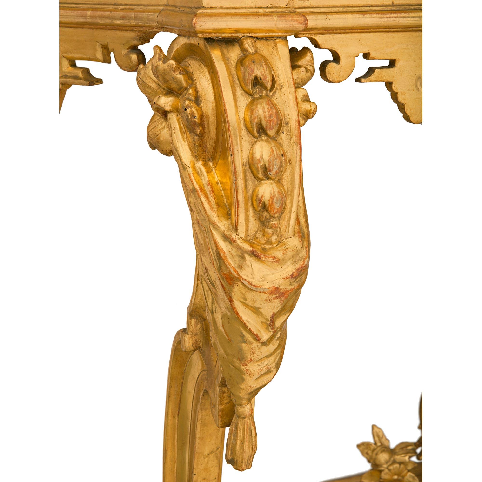Paire de consoles italiennes en bois doré du milieu du XIXe siècle avec miroirs assortis en vente 5