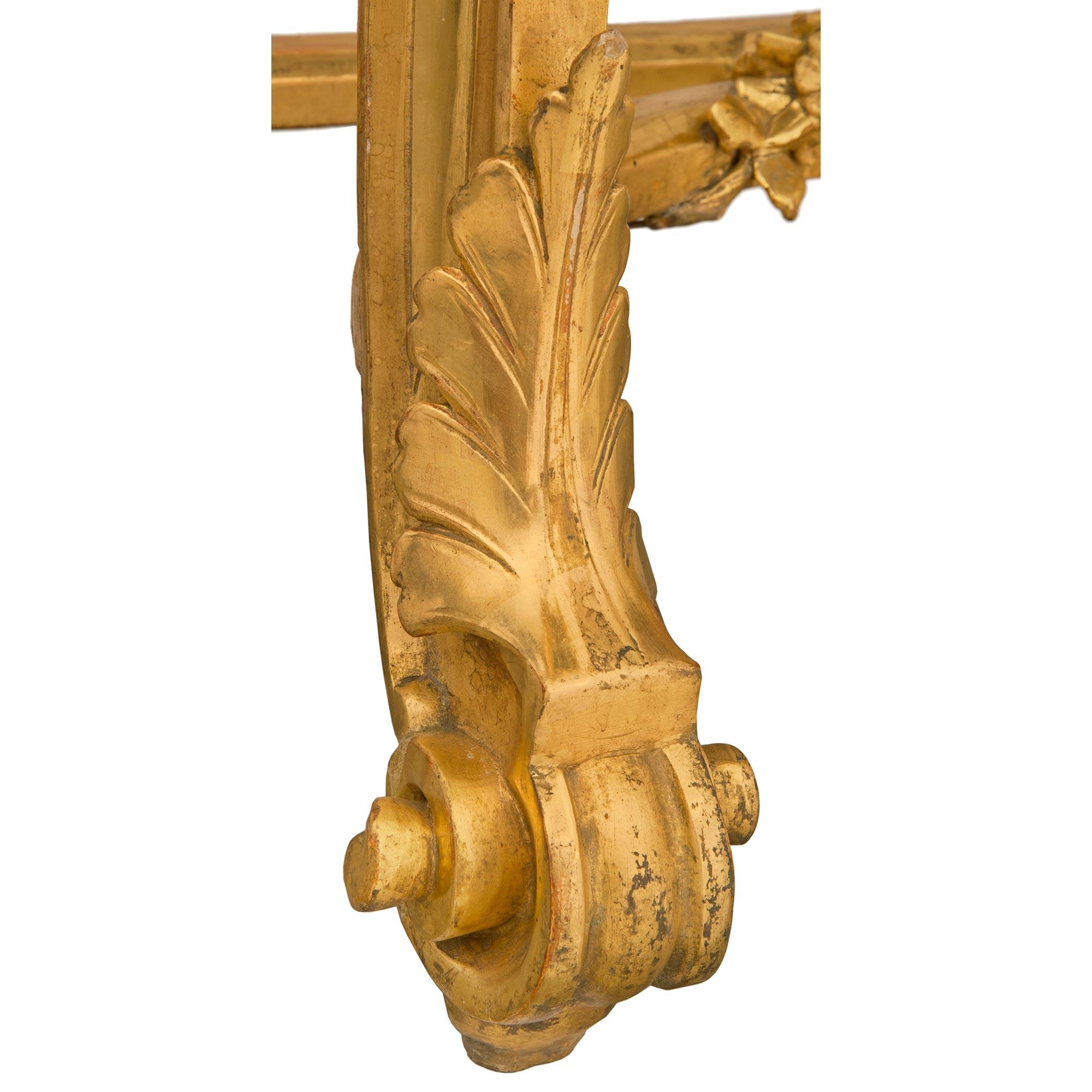 Paire de consoles italiennes en bois doré du milieu du XIXe siècle avec miroirs assortis en vente 7