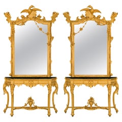 Paire de consoles italiennes en bois doré du milieu du XIXe siècle avec miroirs assortis