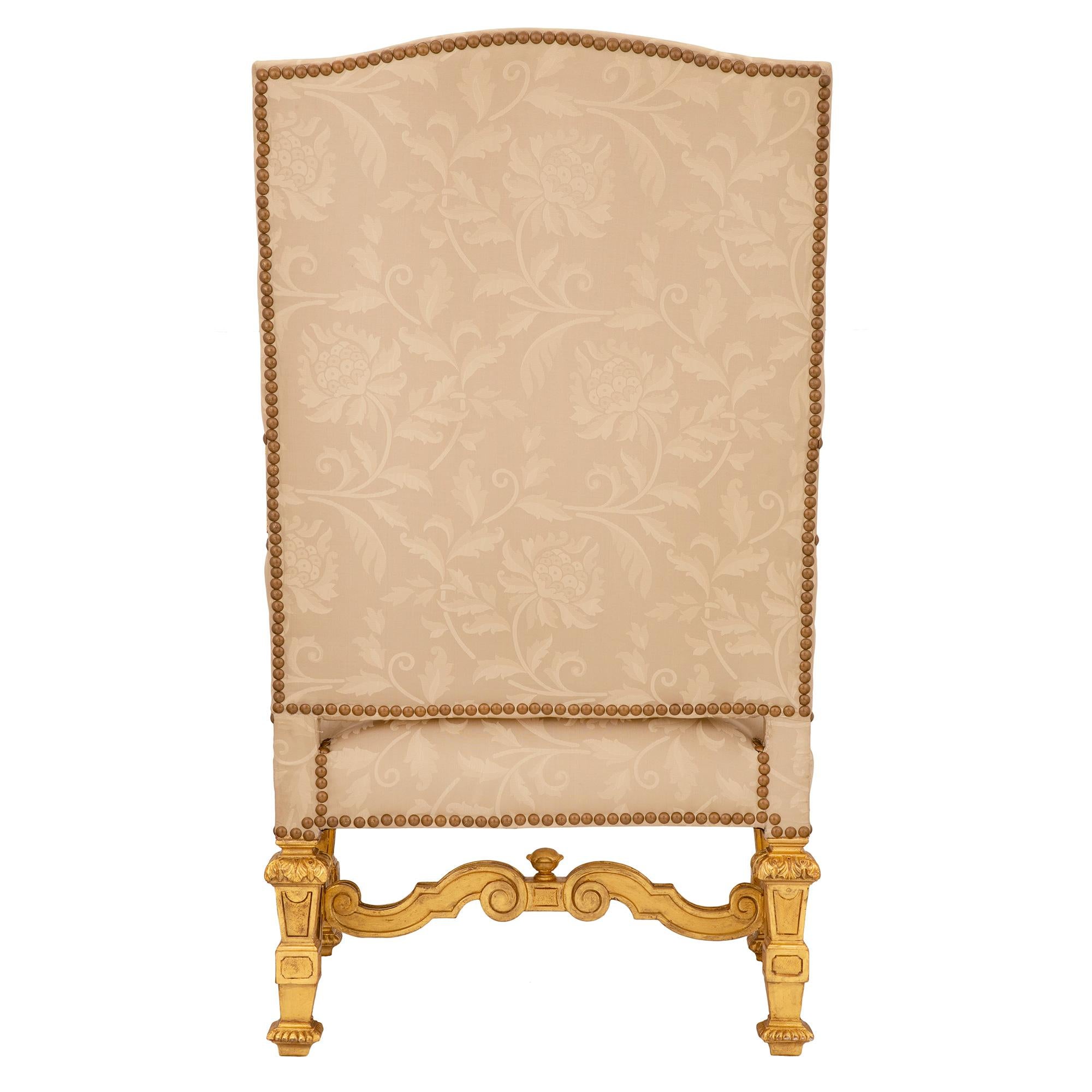 Coppia di poltrone italiane della metà del XIX secolo in legno di gilt Luigi XIV In condizioni buone in vendita a West Palm Beach, FL