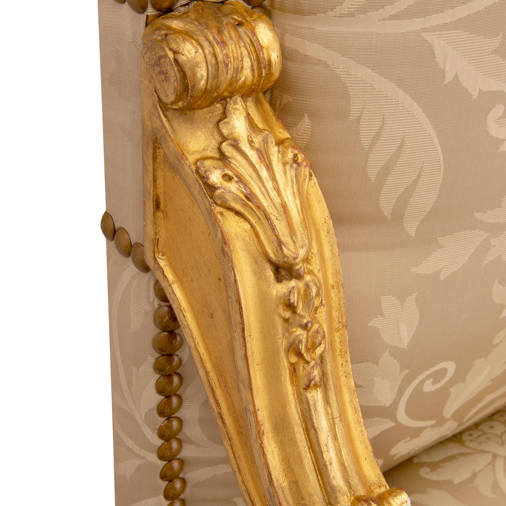Coppia di poltrone italiane della metà del XIX secolo in legno di gilt Luigi XIV in vendita 1