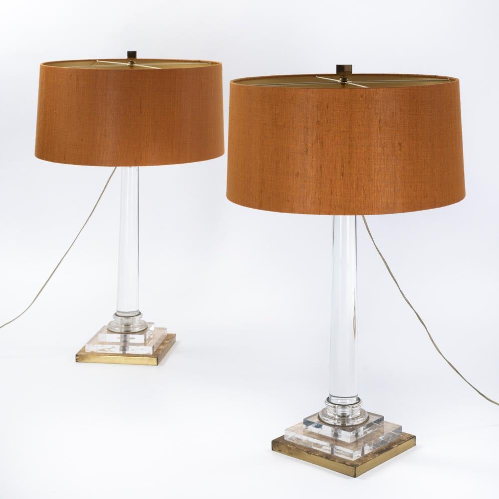 Late 20th Century Pair of Italian Mid-Century Acrlyic Table Lamps Gilded Base by F. Loffredo 1970s For Sale