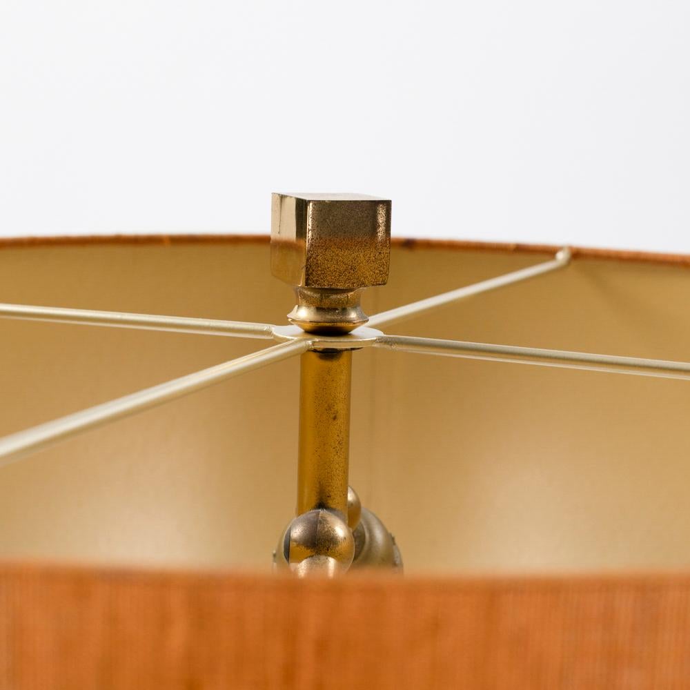 Fatto a mano Coppia di lampade da tavolo in acrilico della metà del secolo scorso, con base dorata, di F. Loffredo 1960 in vendita