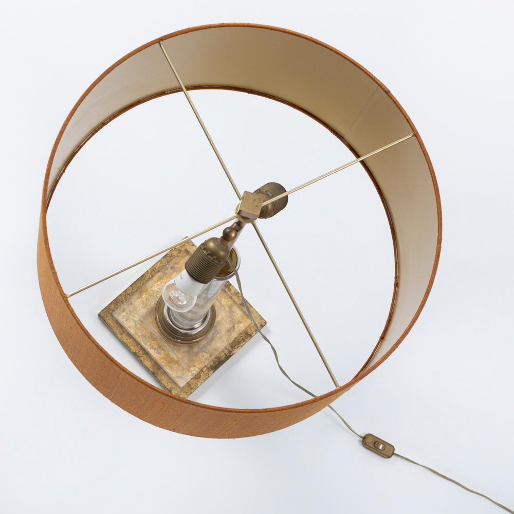 Coppia di lampade da tavolo in acrilico della metà del secolo scorso, con base dorata, di F. Loffredo 1960 In condizioni buone in vendita a Salzburg, AT