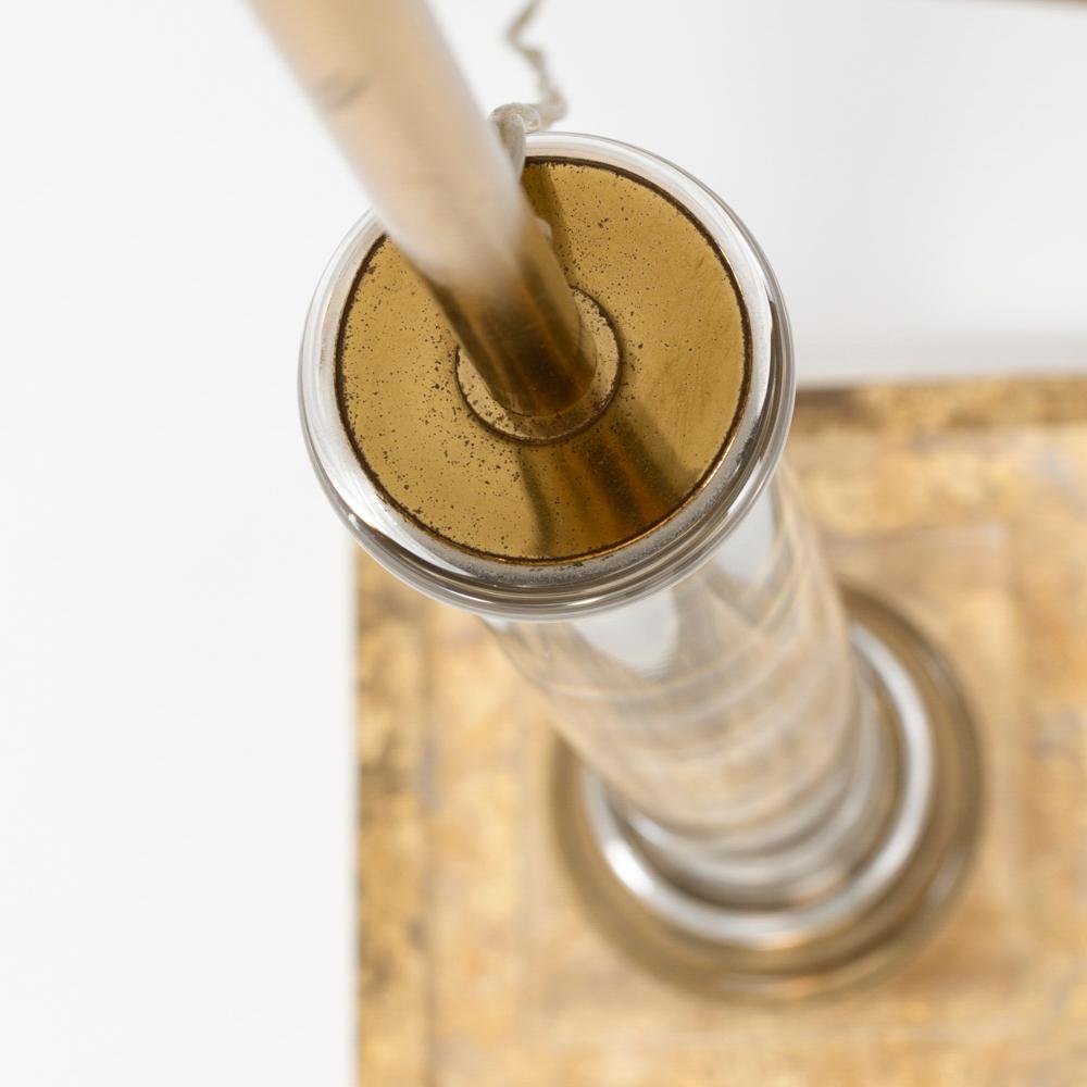 Ottone Coppia di lampade da tavolo in acrilico della metà del secolo scorso, con base dorata, di F. Loffredo 1960 in vendita