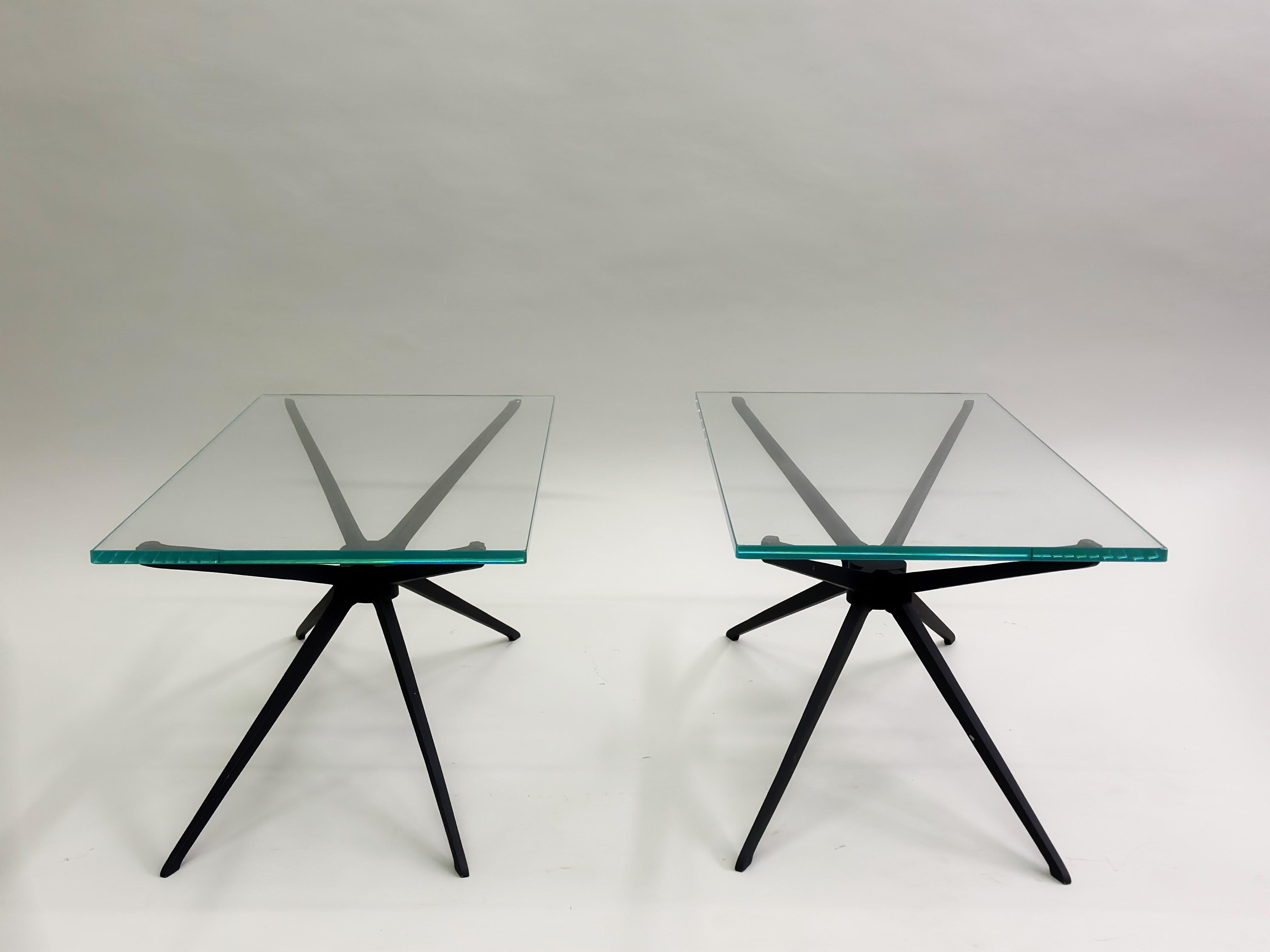 Paar italienische Beistell- oder Couchtische aus Aluminium und Glas aus der Mitte des Jahrhunderts, Fontana Arte (Moderne der Mitte des Jahrhunderts) im Angebot