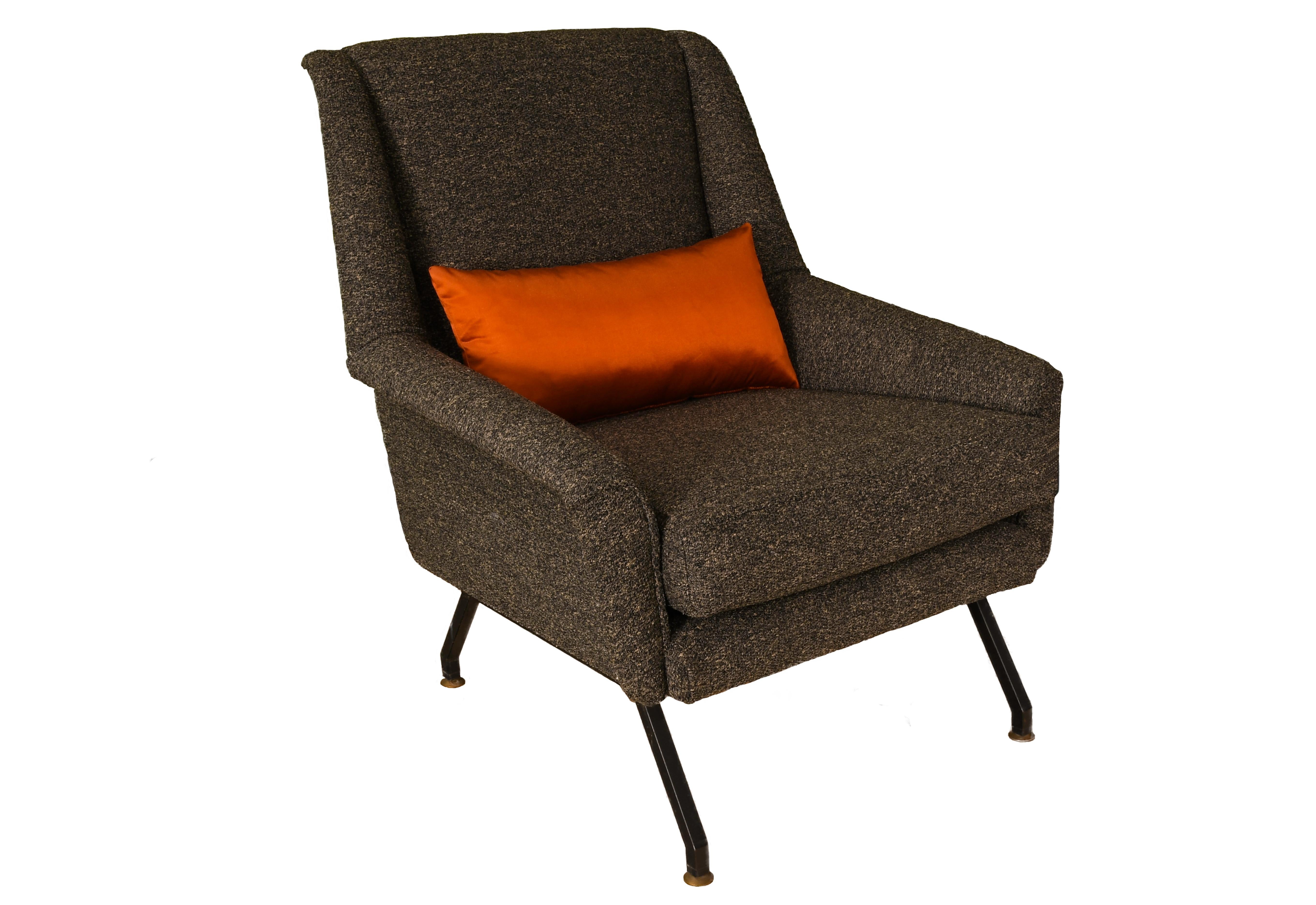 Pair of Italian Mid-Century Armchairs by Gigi Radice for Minotti In Good Condition For Sale In Roma, RM