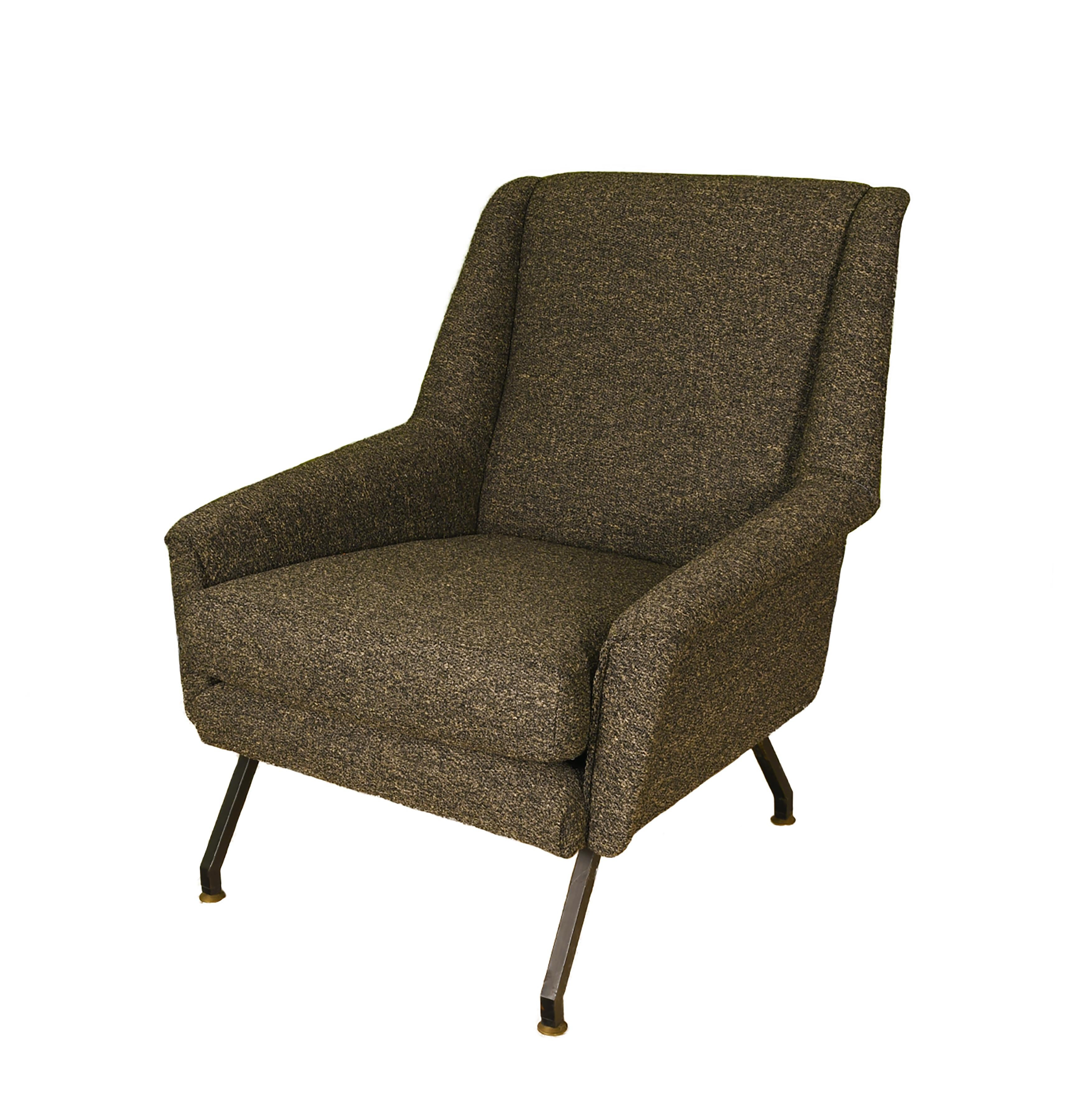 Pair of Italian Mid-Century Armchairs by Gigi Radice for Minotti For Sale 2
