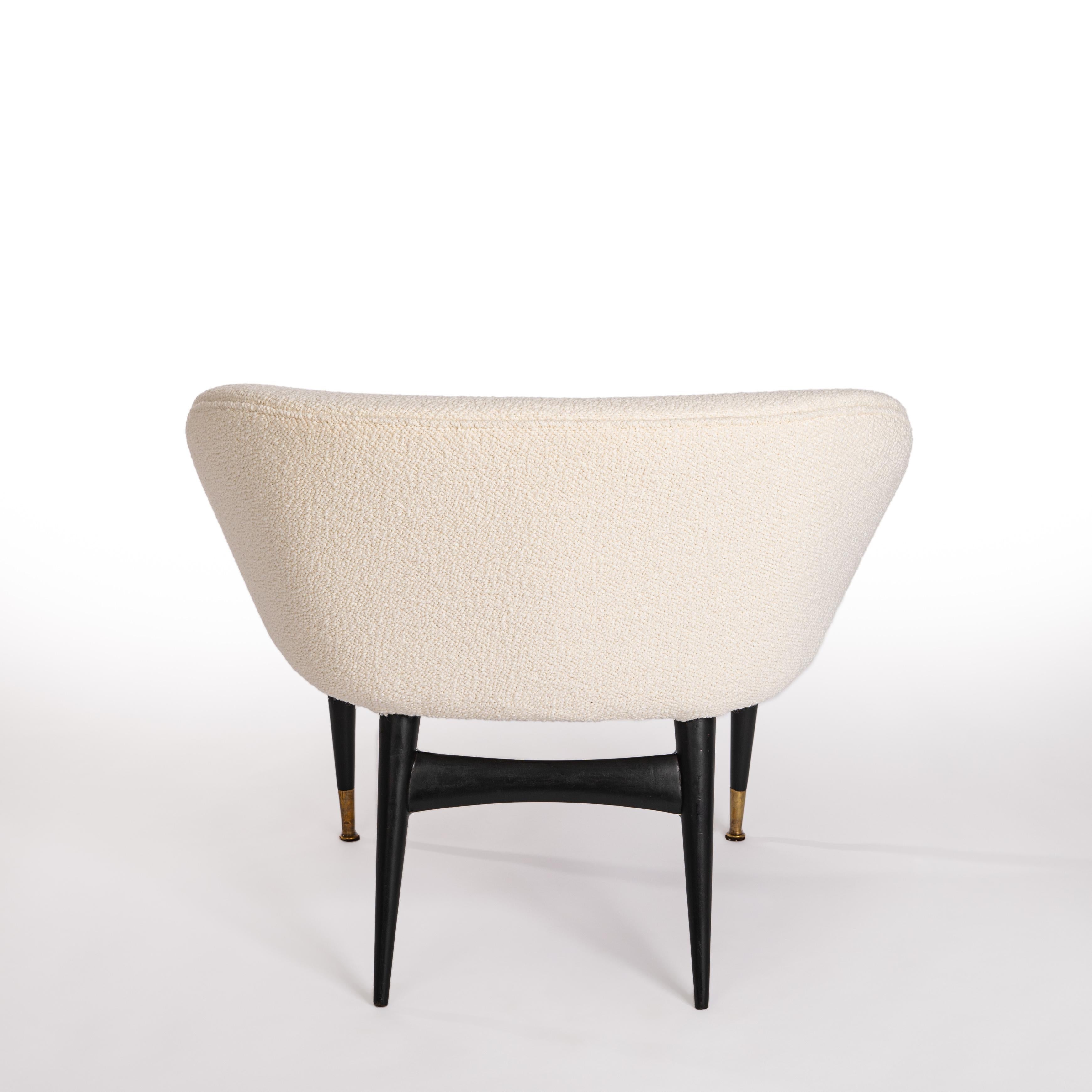 Wood Pair of Italian Mid-Century Armchairs / Cocktailchairs Ivory Bouclé 1950s