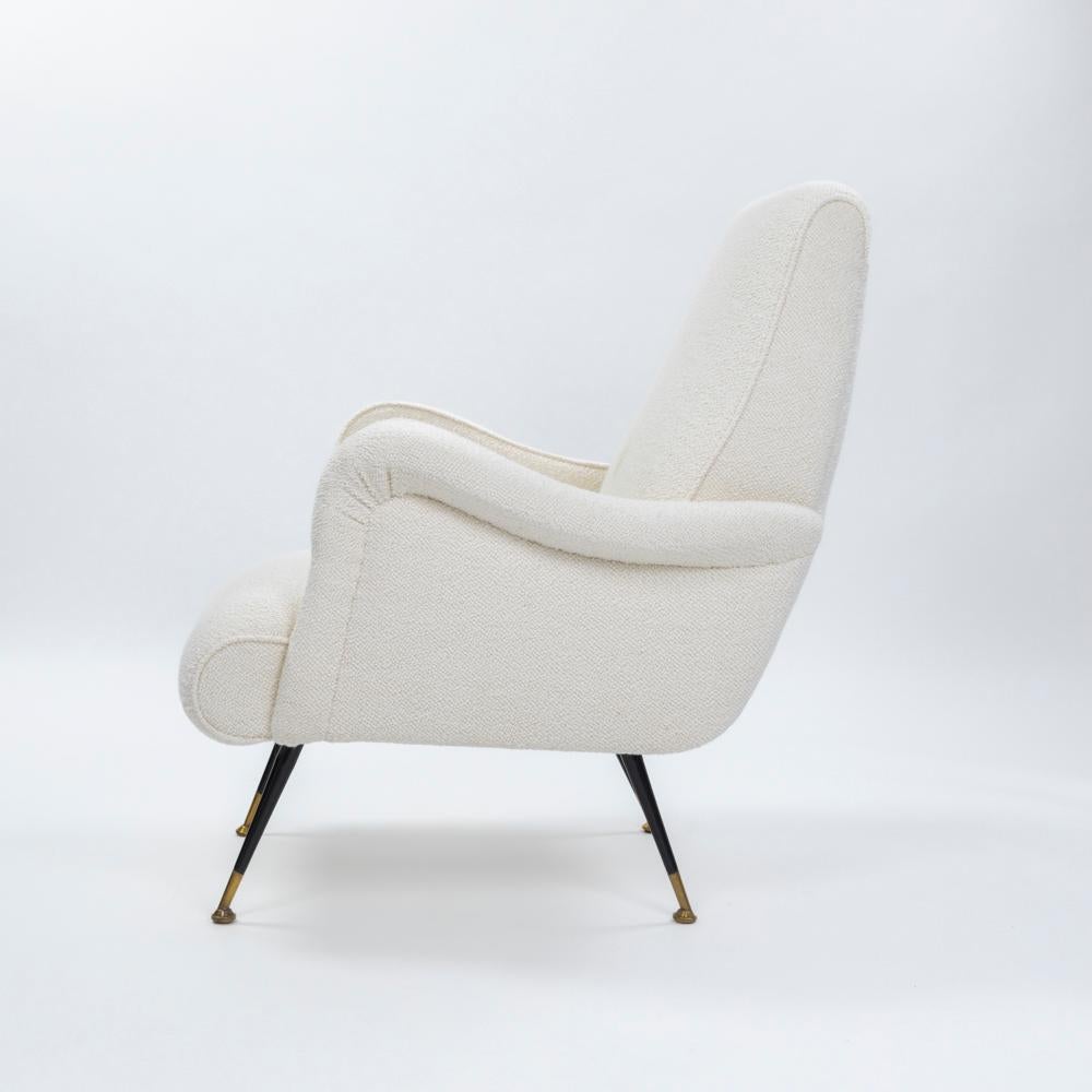 Pair of Italian Mid-Century Armchairs off-white Bouclé Fabric by G. Radice 1950s For Sale 4