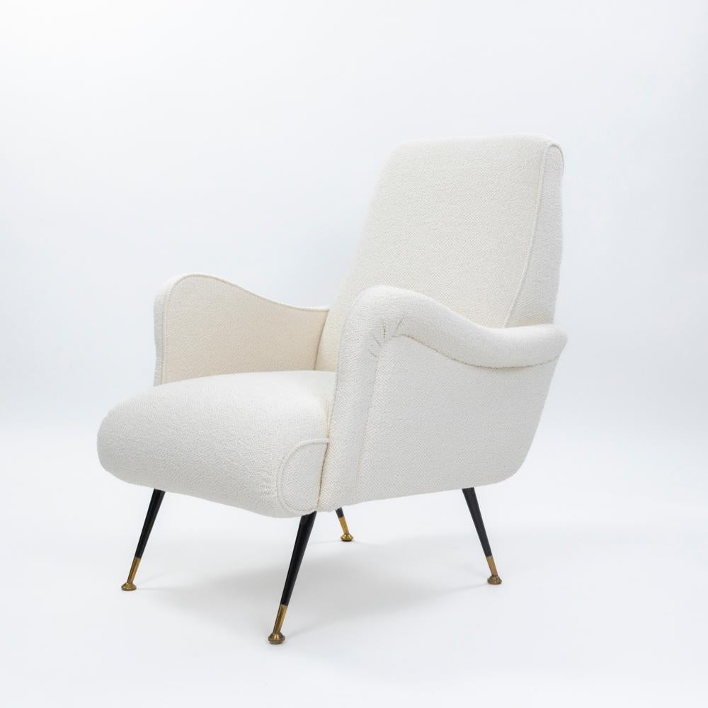 Pair of Italian Mid-Century Armchairs off-white Bouclé Fabric by G. Radice 1950s For Sale 5