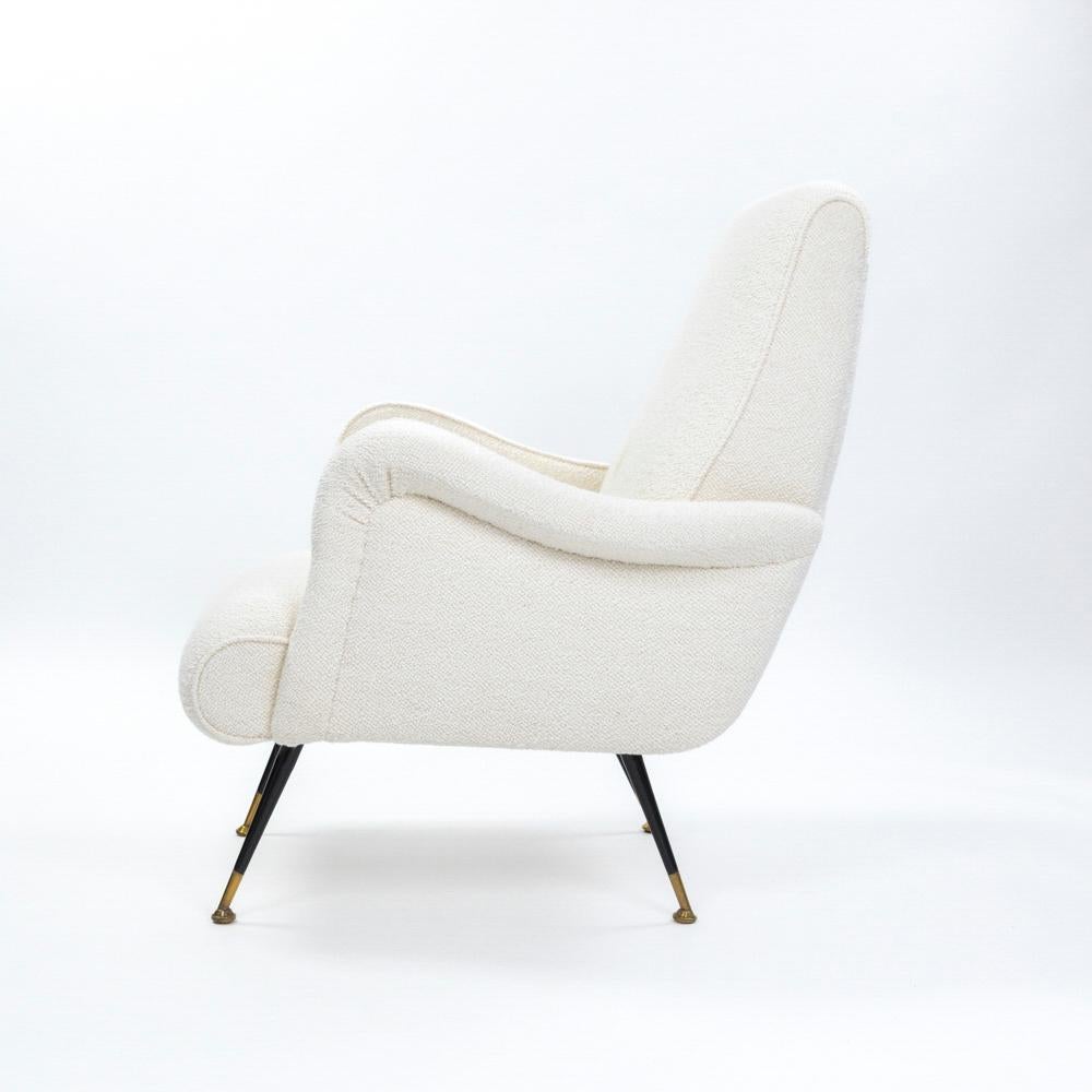 Pair of Italian Mid-Century Armchairs off-white Bouclé Fabric by G. Radice 1950s For Sale 5