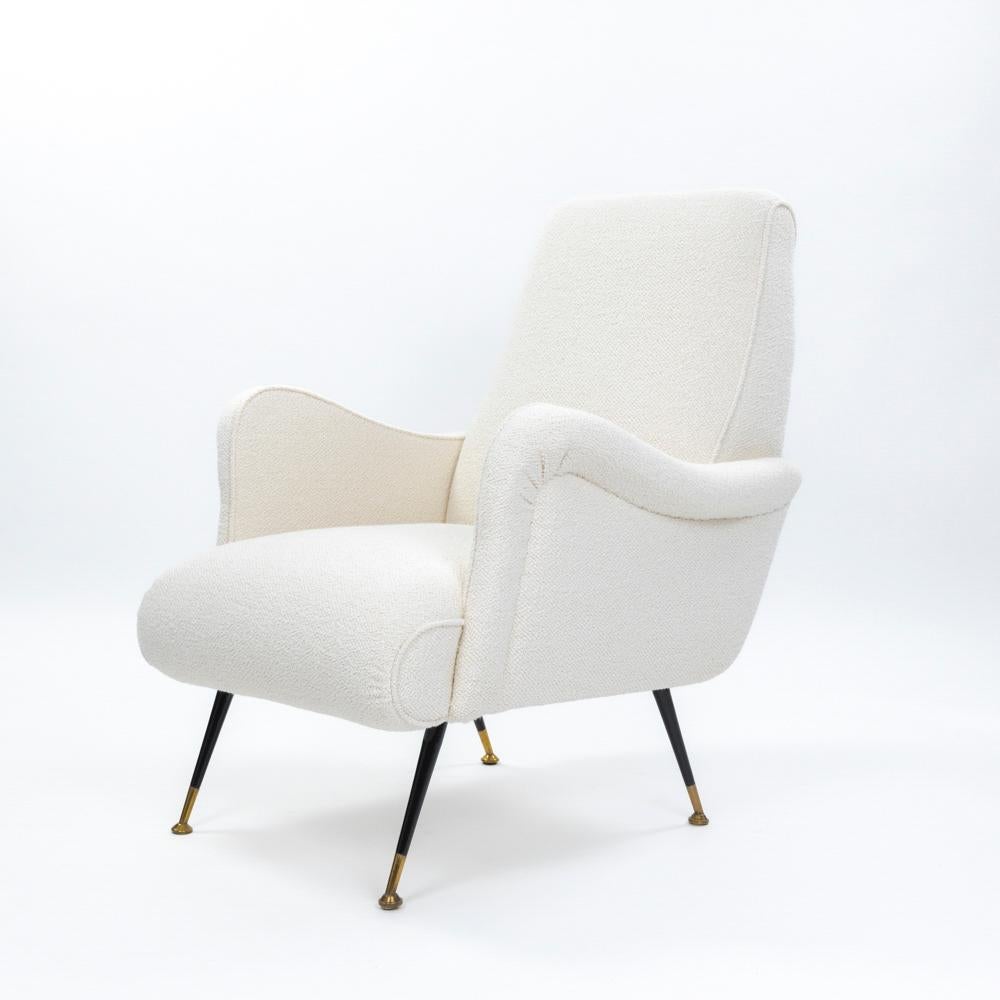 Pair of Italian Mid-Century Armchairs off-white Bouclé Fabric by G. Radice 1950s For Sale 6
