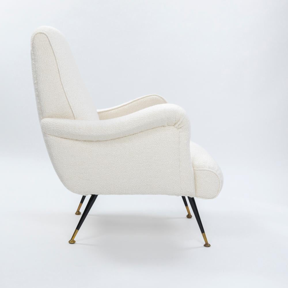 Brass Pair of Italian Mid-Century Armchairs off-white Bouclé Fabric by G. Radice 1950s For Sale