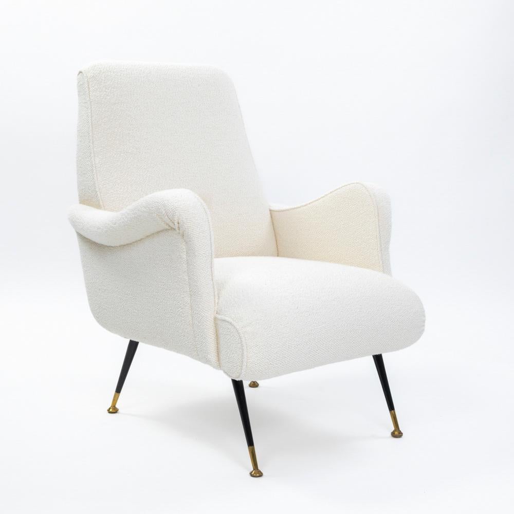 Brass Pair of Italian Mid-Century Armchairs off-white Bouclé Fabric by G. Radice 1950s For Sale