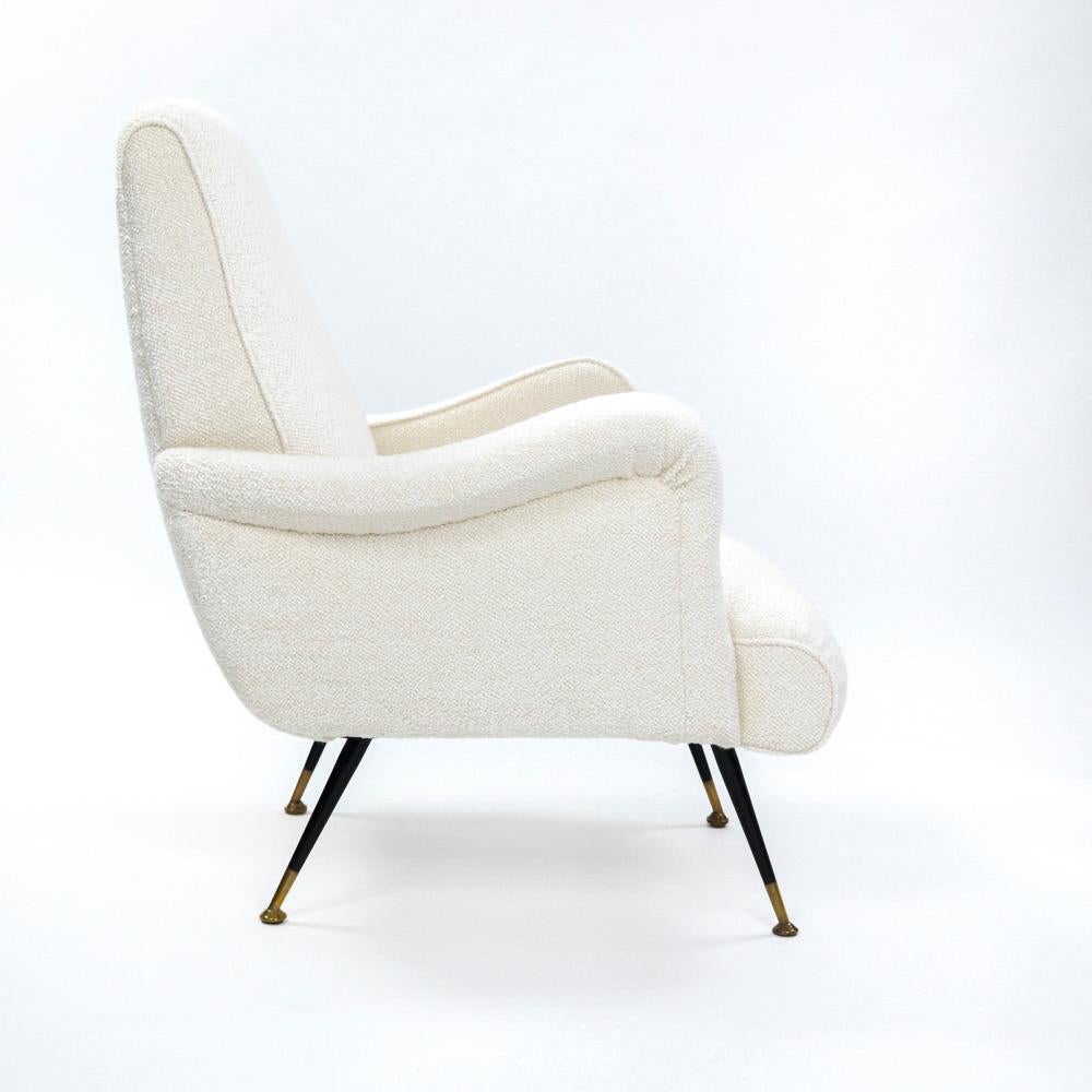 Pair of Italian Mid-Century Armchairs off-white Bouclé Fabric by G. Radice 1950s For Sale 1