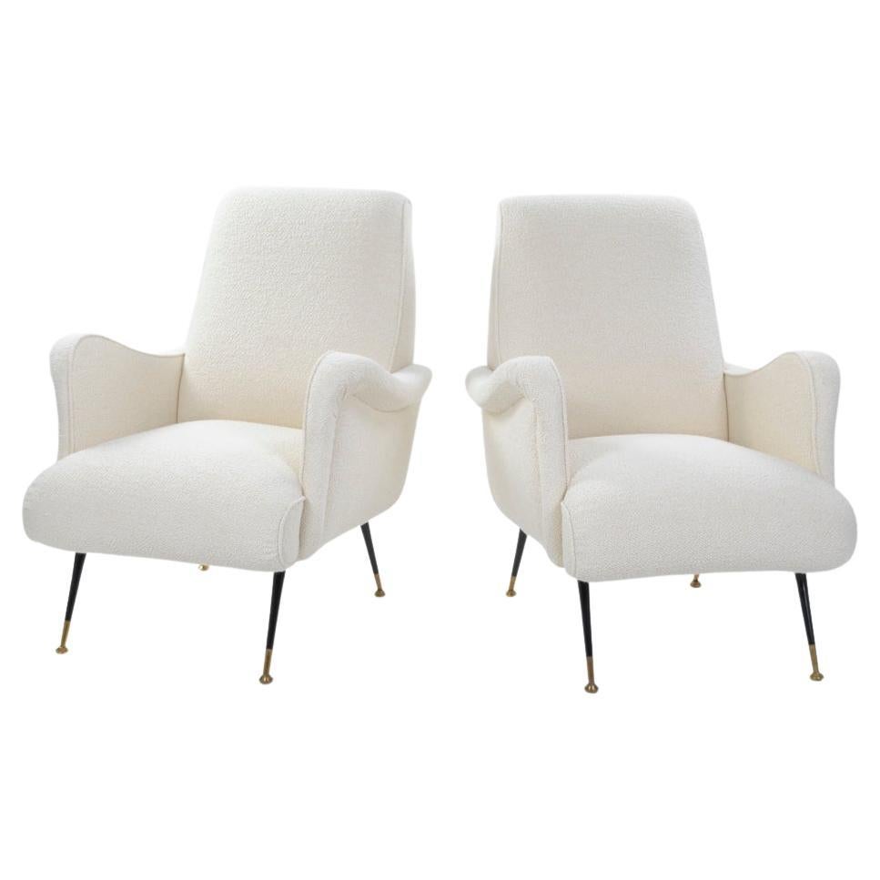 Pair of Italian Mid-Century Armchairs off-white Bouclé Fabric by G. Radice 1950s For Sale