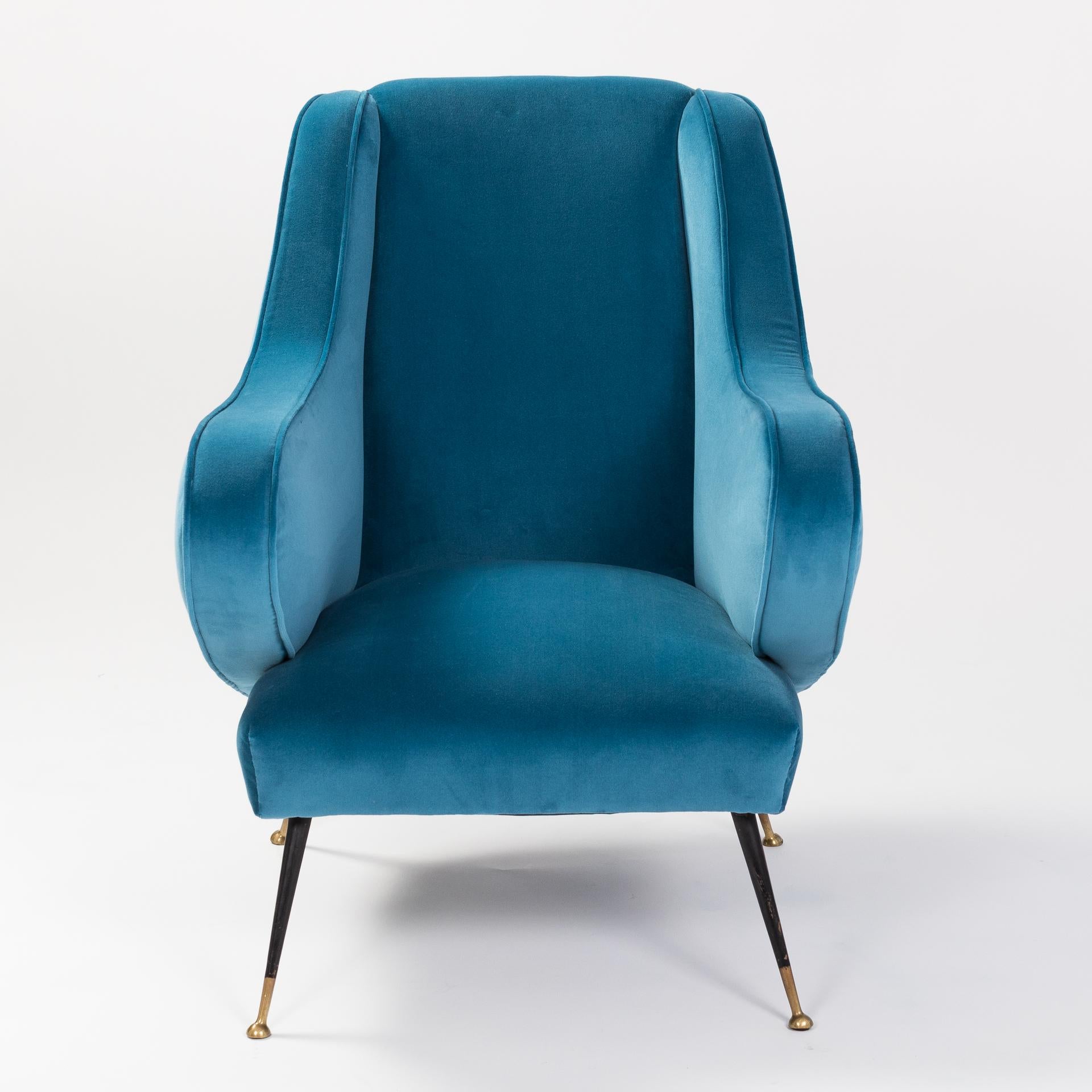 Pair of Italian Midcentury Armchairs Re-Upholsterd in Turquoise Colored Velvet 3