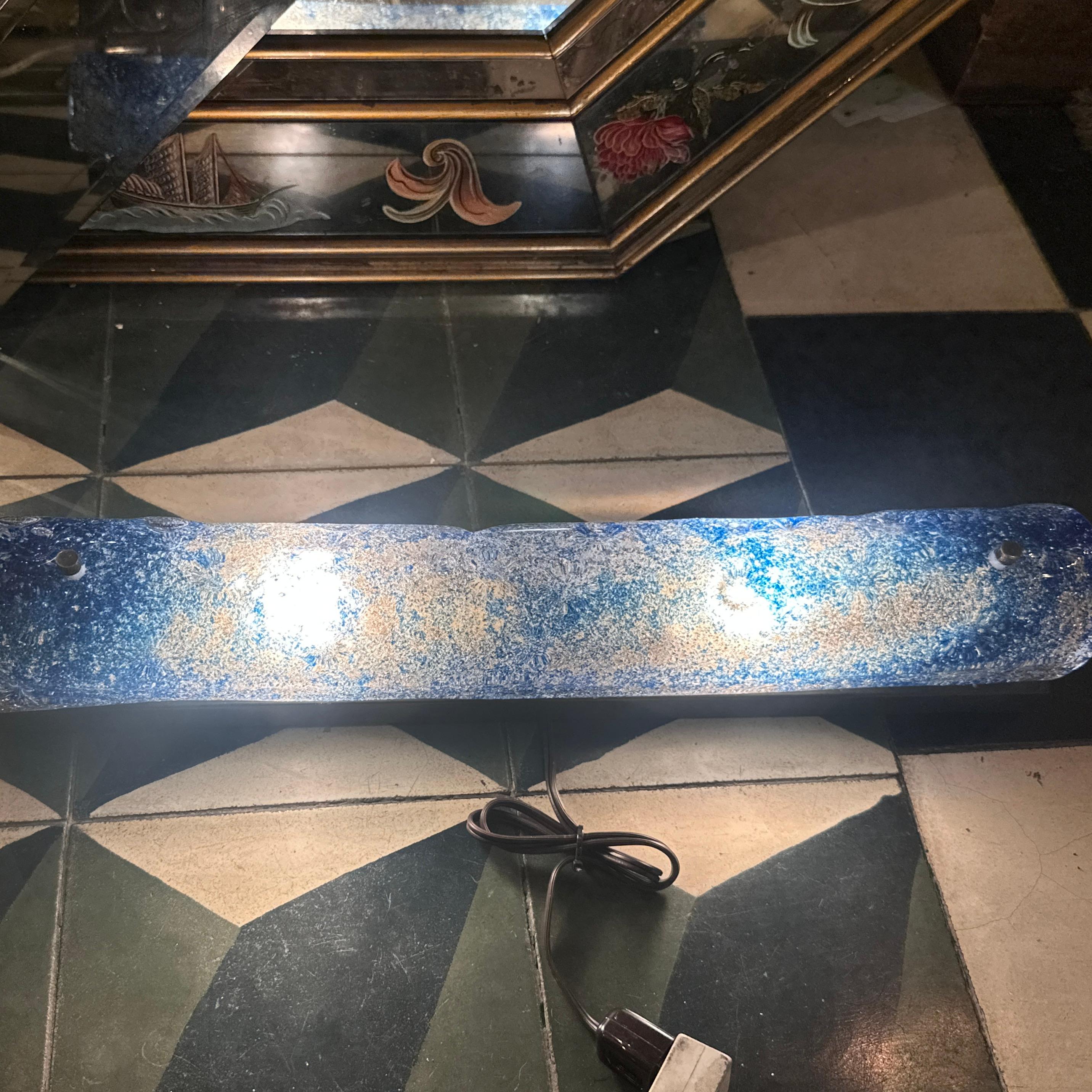 Coppia di lampade in vetro blu della metà del secolo scorso, vendute a coppia in vendita 4