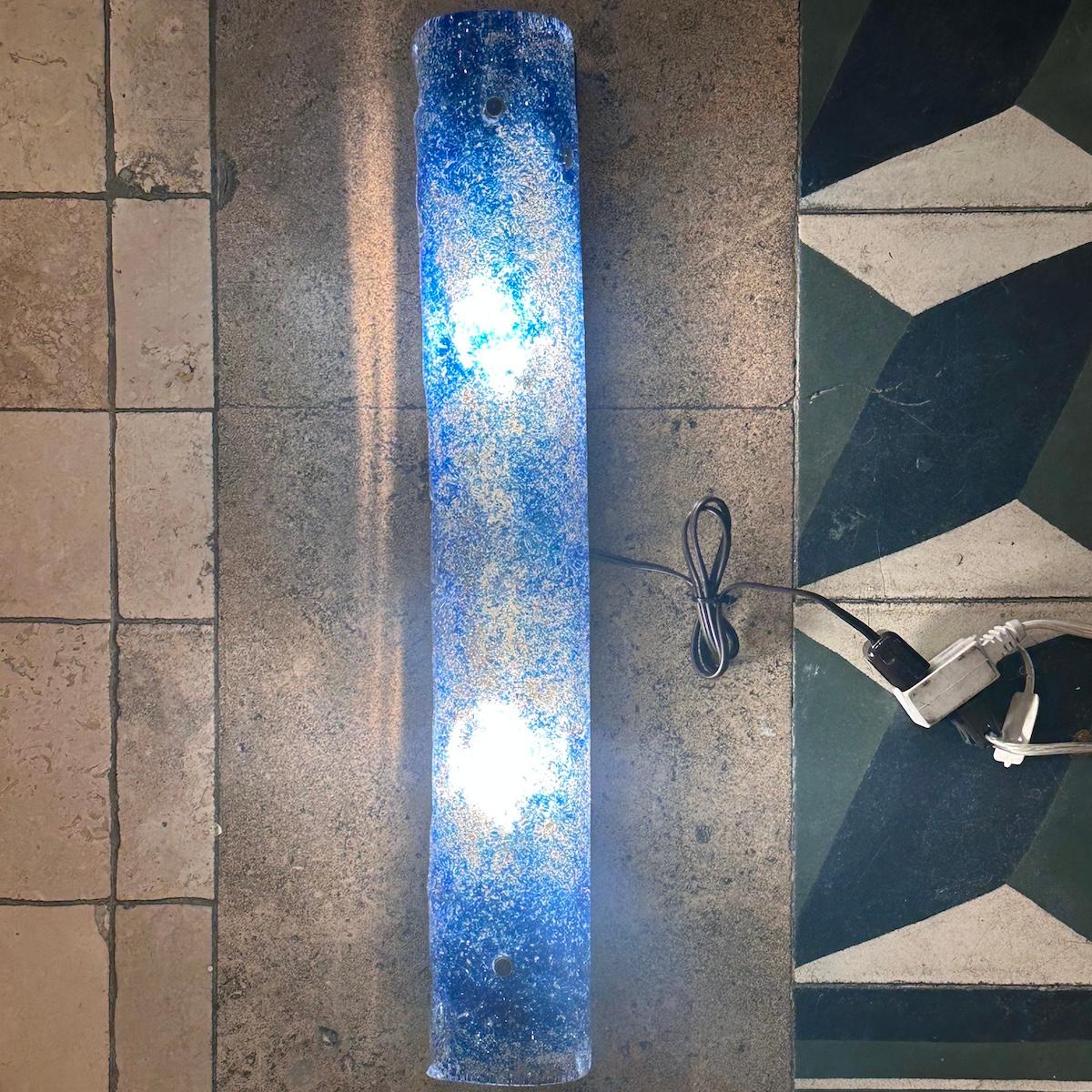 Coppia di lampade in vetro blu della metà del secolo scorso, vendute a coppia in vendita 6